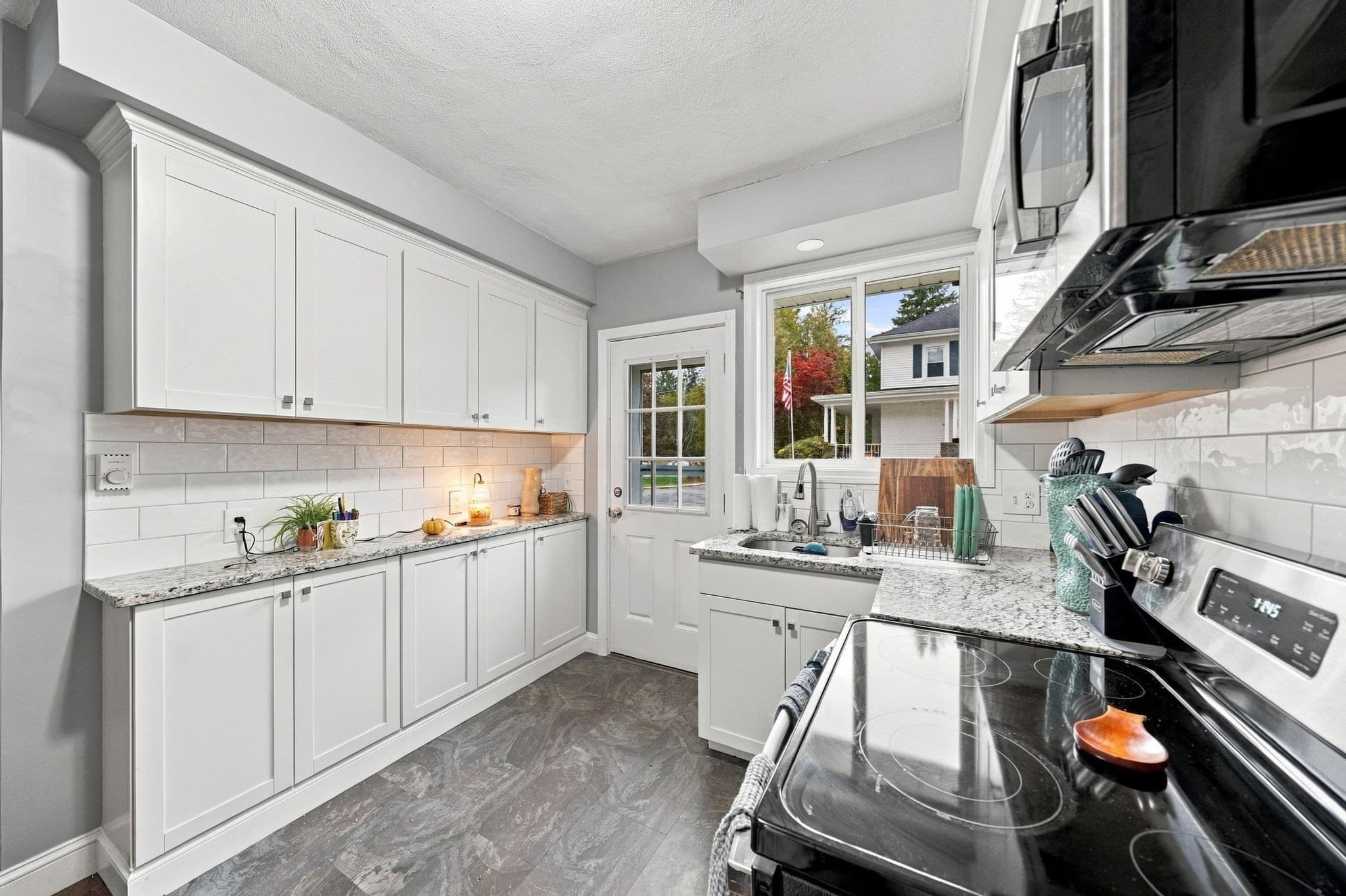 2 Family - 2 Units Side by Side at 655 Gardners Neck Rd, Swansea MA 02777, photo 32 of 42