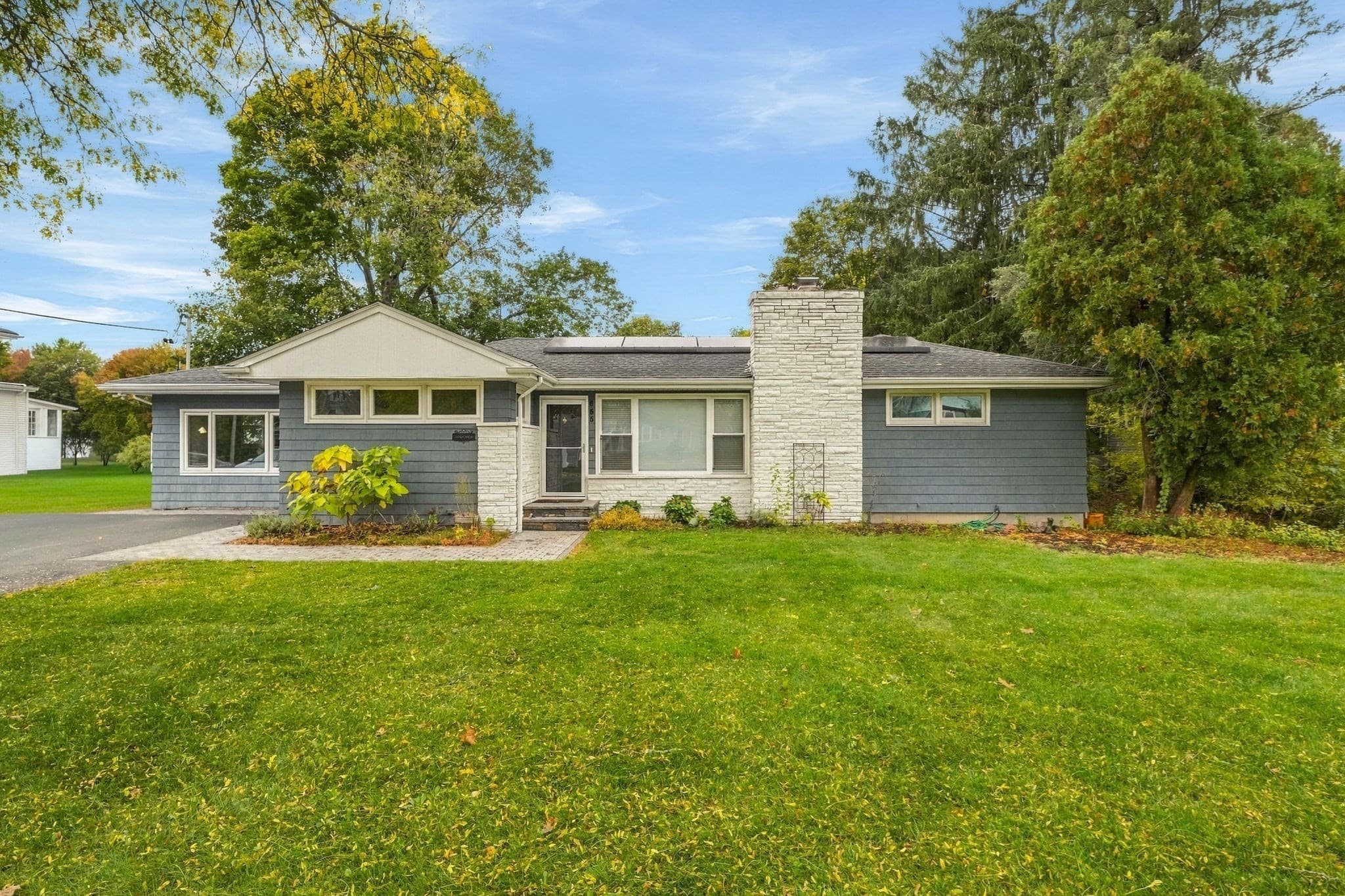 655 Gardners Neck Rd, Swansea MA 02777