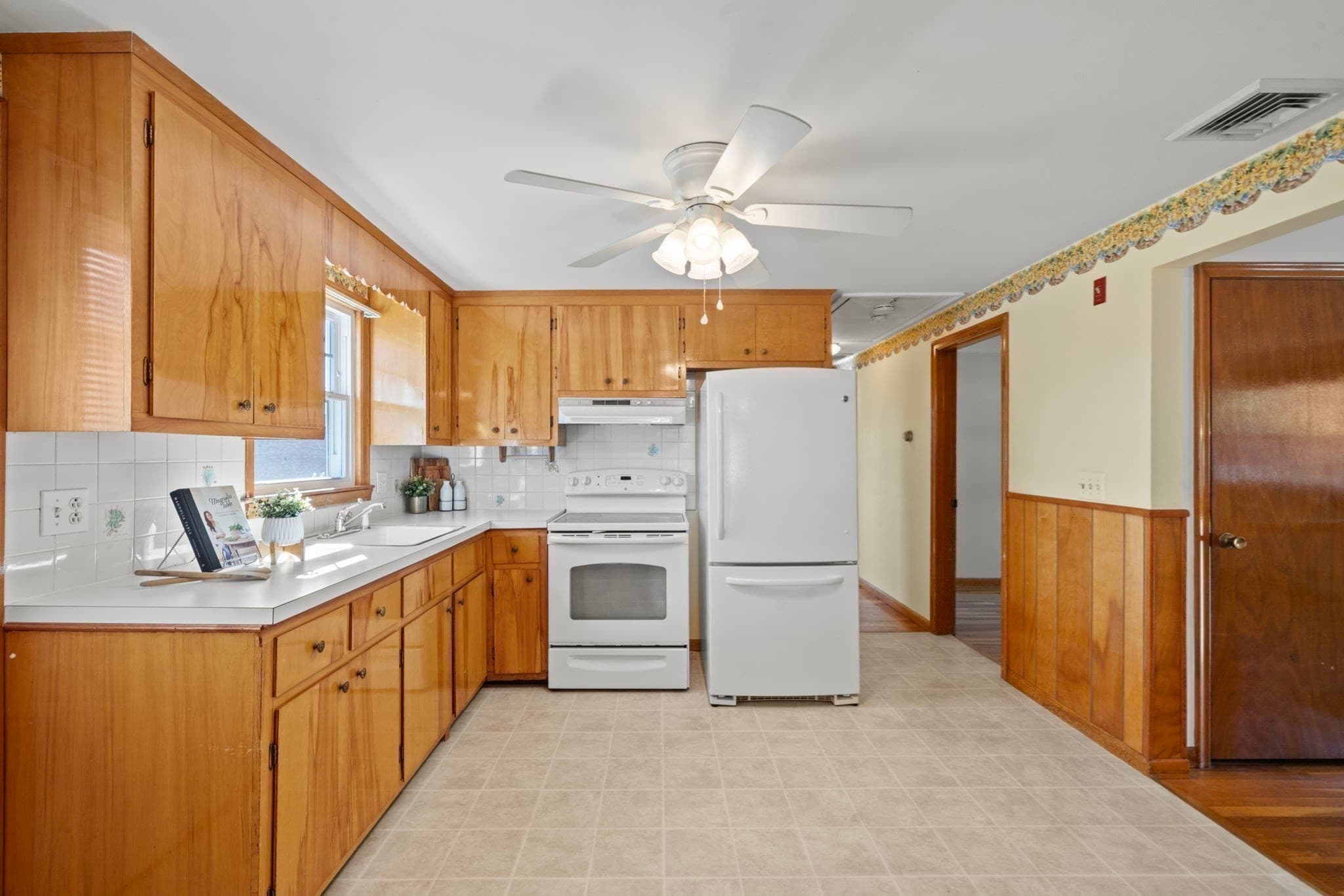 Single Family Residence at 2 Wolcott Road, Saugus MA 01906, photo 4 of 36