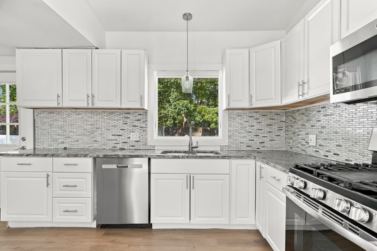Single Family Residence at 226 Sanford Rd, Westport MA 02790, photo 9 of 42