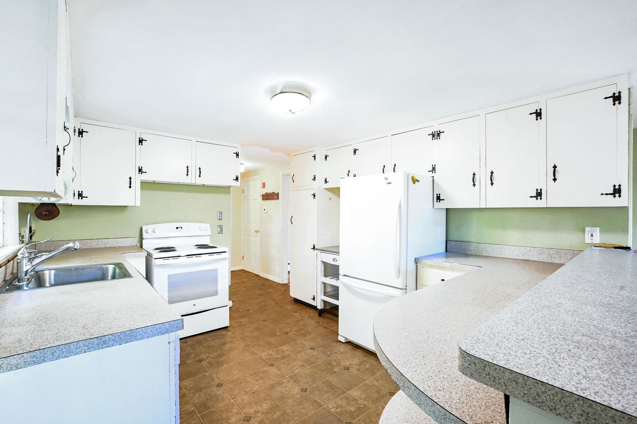 Single Family Residence at 28 Annette Ave, Falmouth MA 02536, photo 6 of 34