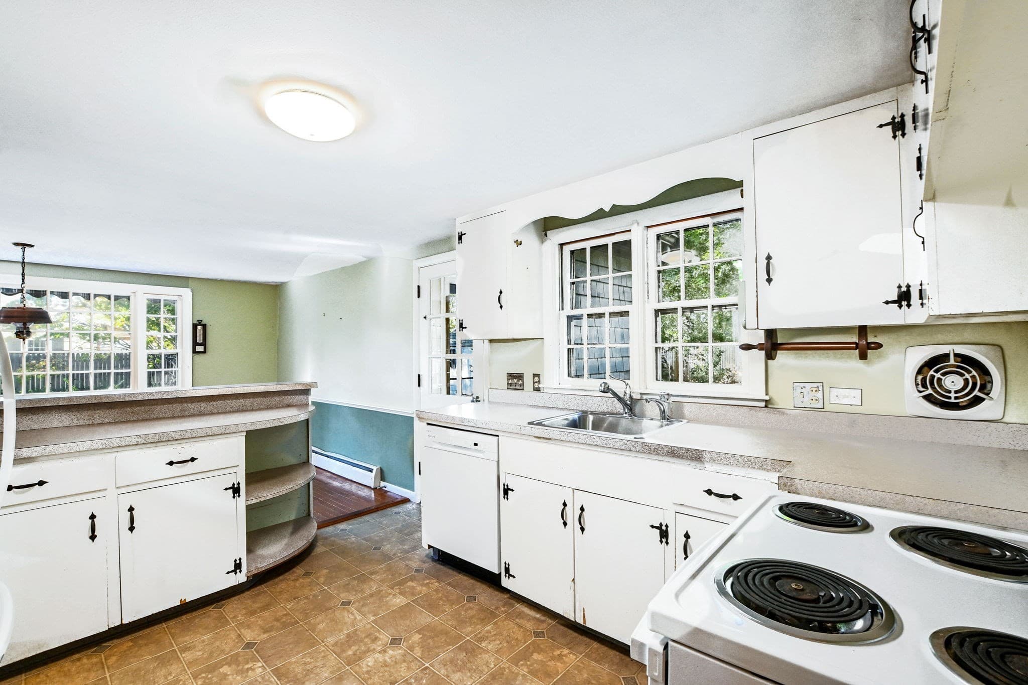 Single Family Residence at 28 Annette Ave, Falmouth MA 02536, photo 8 of 34