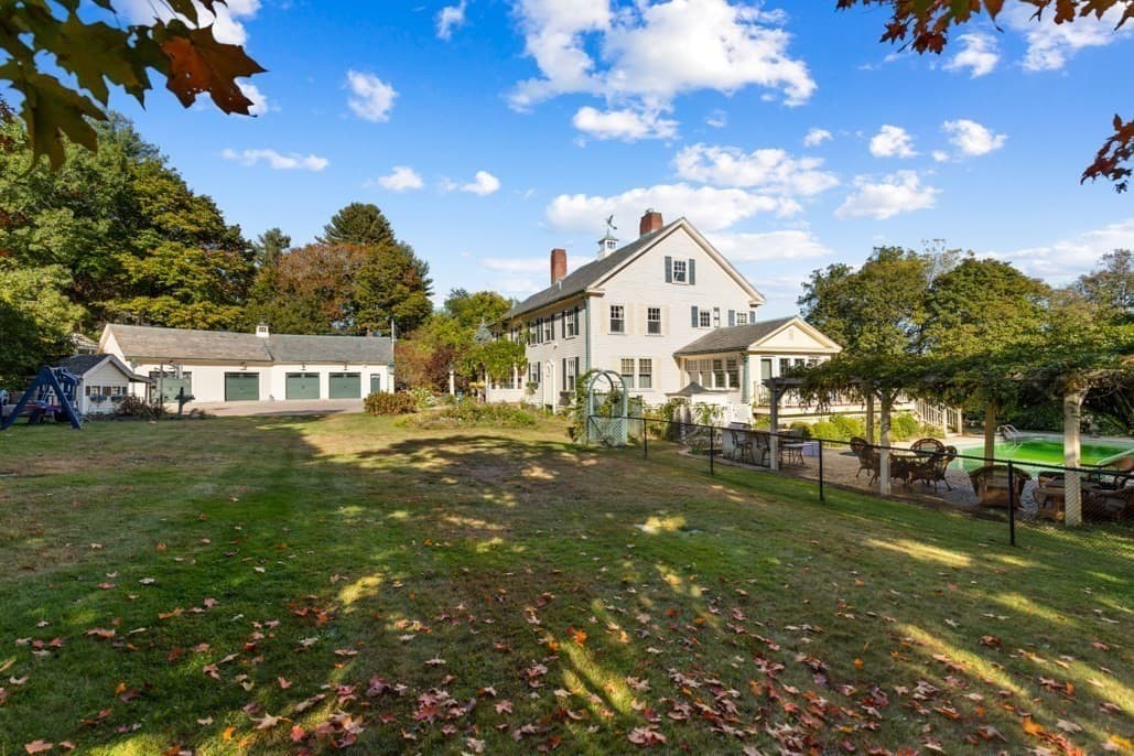 Single Family Residence at 50 Chestnut St, Lynnfield MA 01940, photo 6 of 42