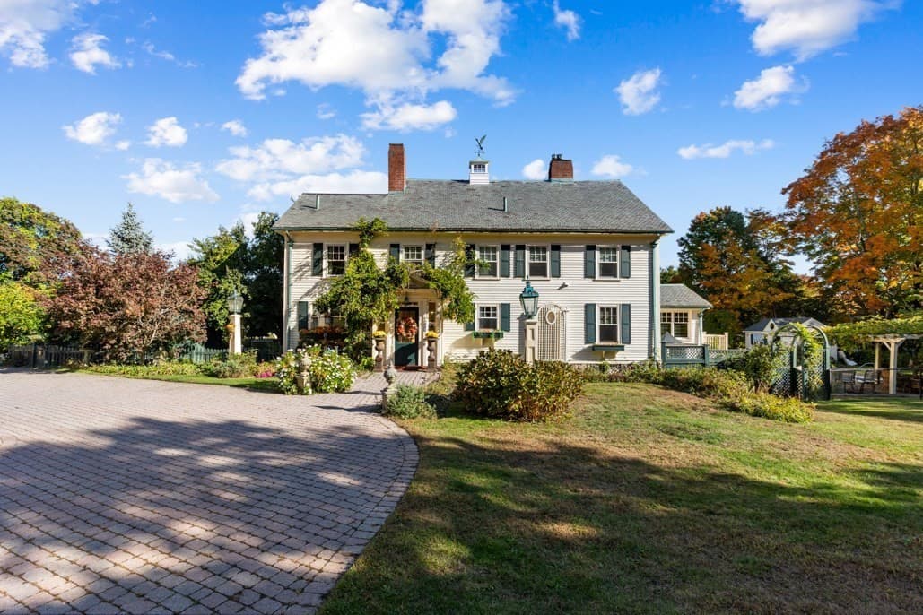 50 Chestnut St, Lynnfield MA 01940
