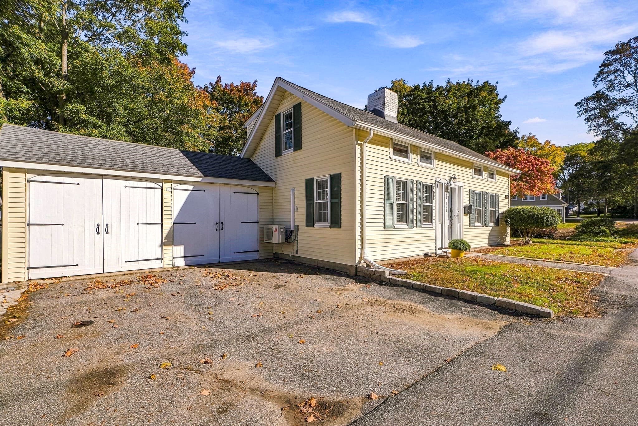 Single Family Residence at 164 Central St, Auburn MA 01501, photo 2 of 41