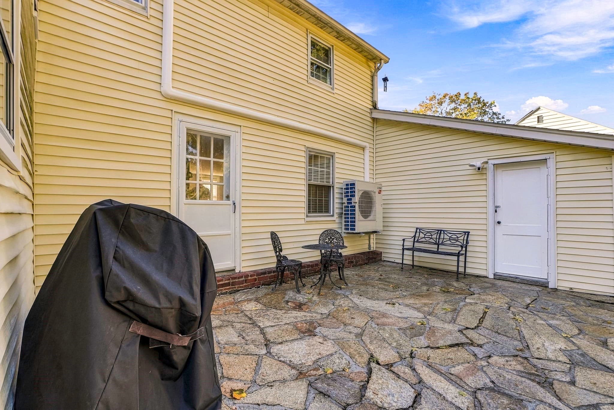 Single Family Residence at 164 Central St, Auburn MA 01501, photo 6 of 41