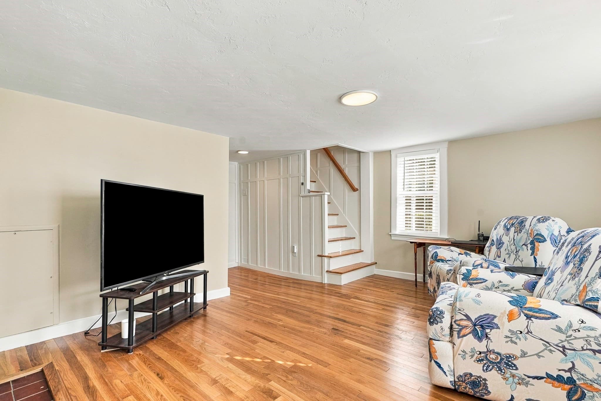 Single Family Residence at 164 Central St, Auburn MA 01501, photo 13 of 41