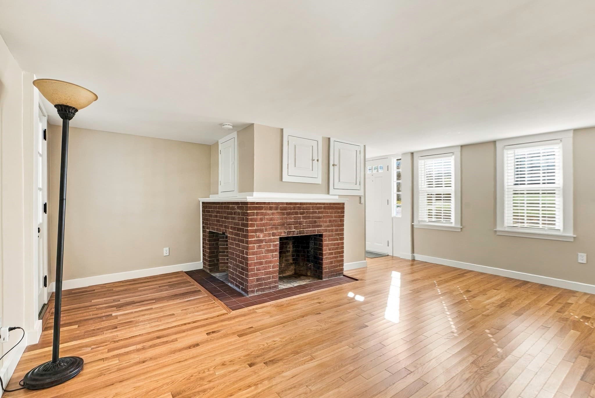 Single Family Residence at 164 Central St, Auburn MA 01501, photo 16 of 41
