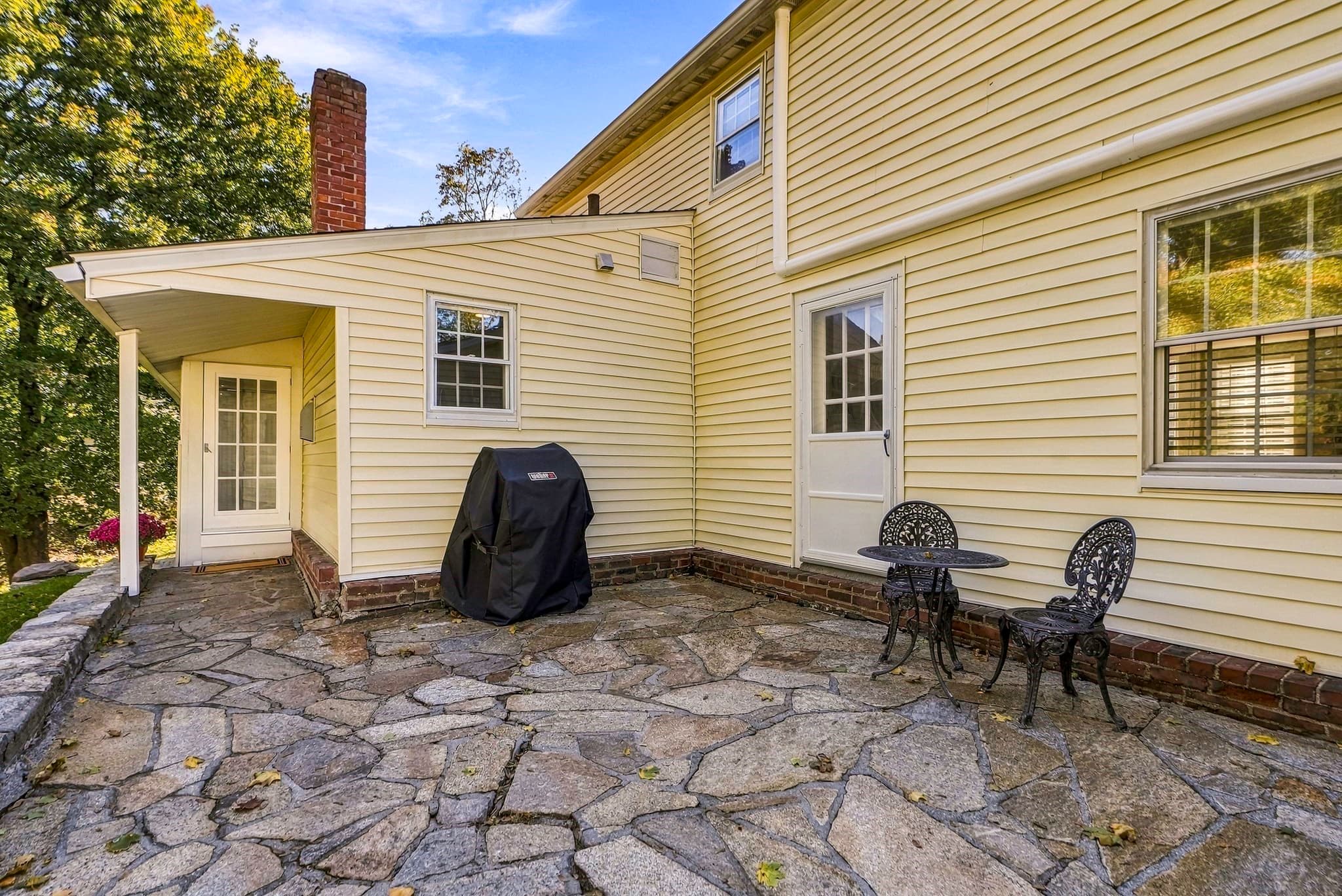 Single Family Residence at 164 Central St, Auburn MA 01501, photo 7 of 41