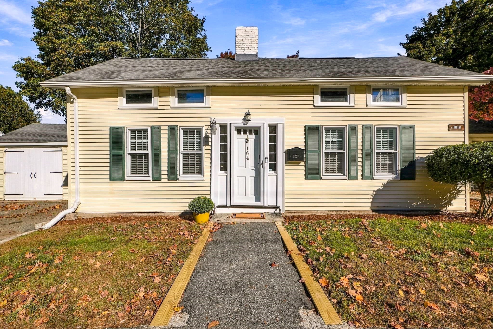 Single Family Residence at 164 Central St, Auburn MA 01501, photo 3 of 41