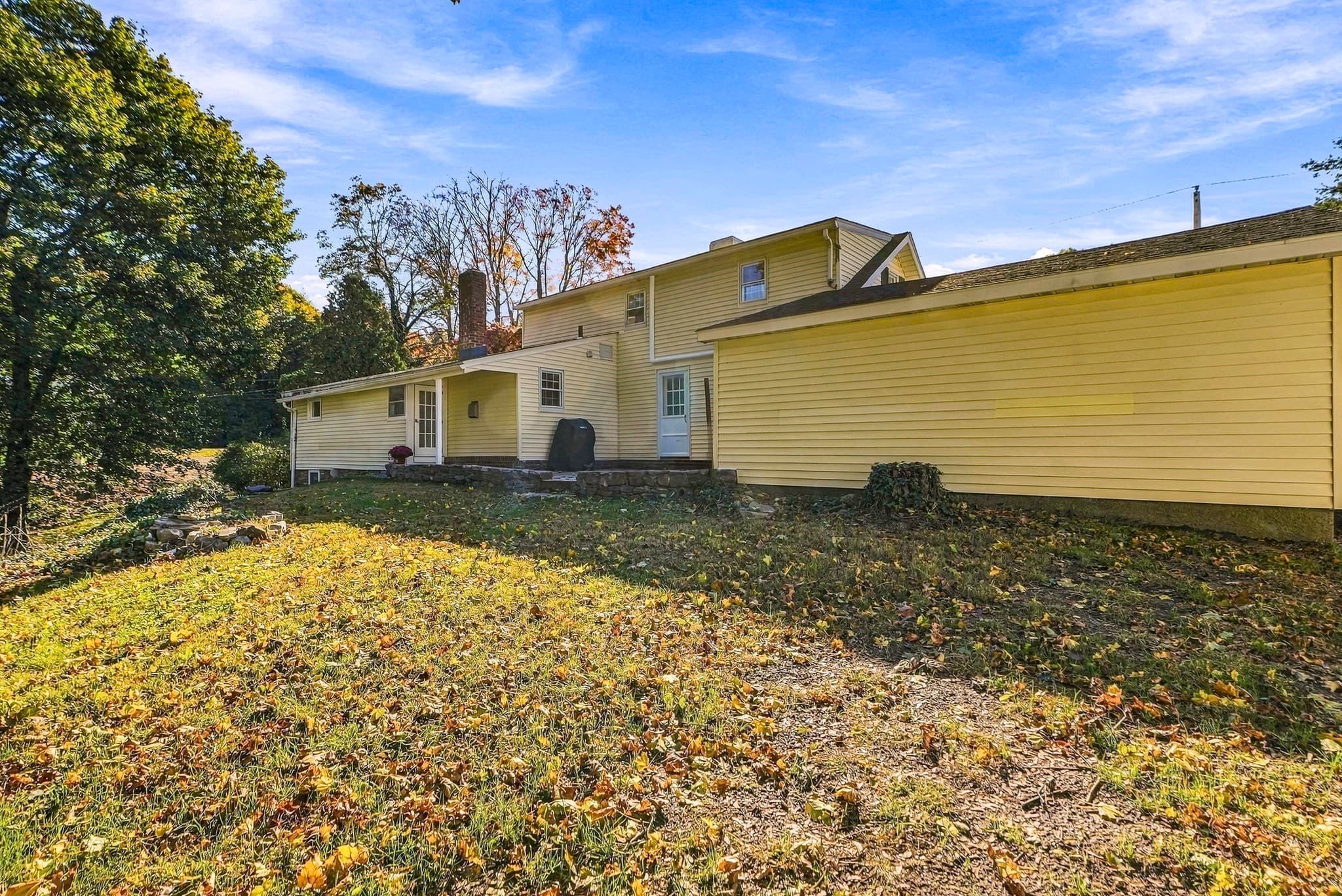 Single Family Residence at 164 Central St, Auburn MA 01501, photo 9 of 41