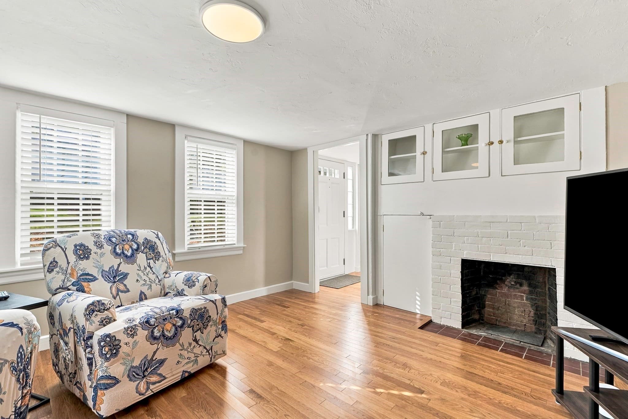 Single Family Residence at 164 Central St, Auburn MA 01501, photo 15 of 41