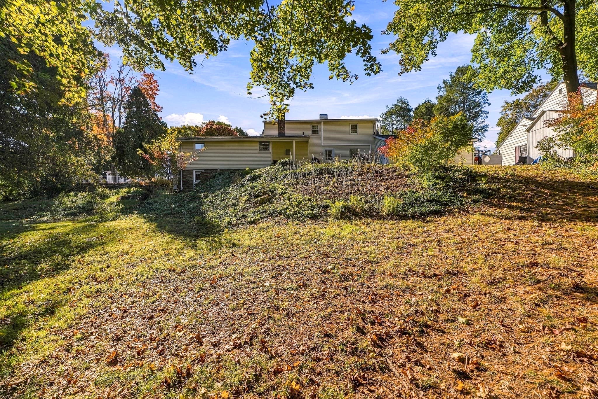 Single Family Residence at 164 Central St, Auburn MA 01501, photo 11 of 41