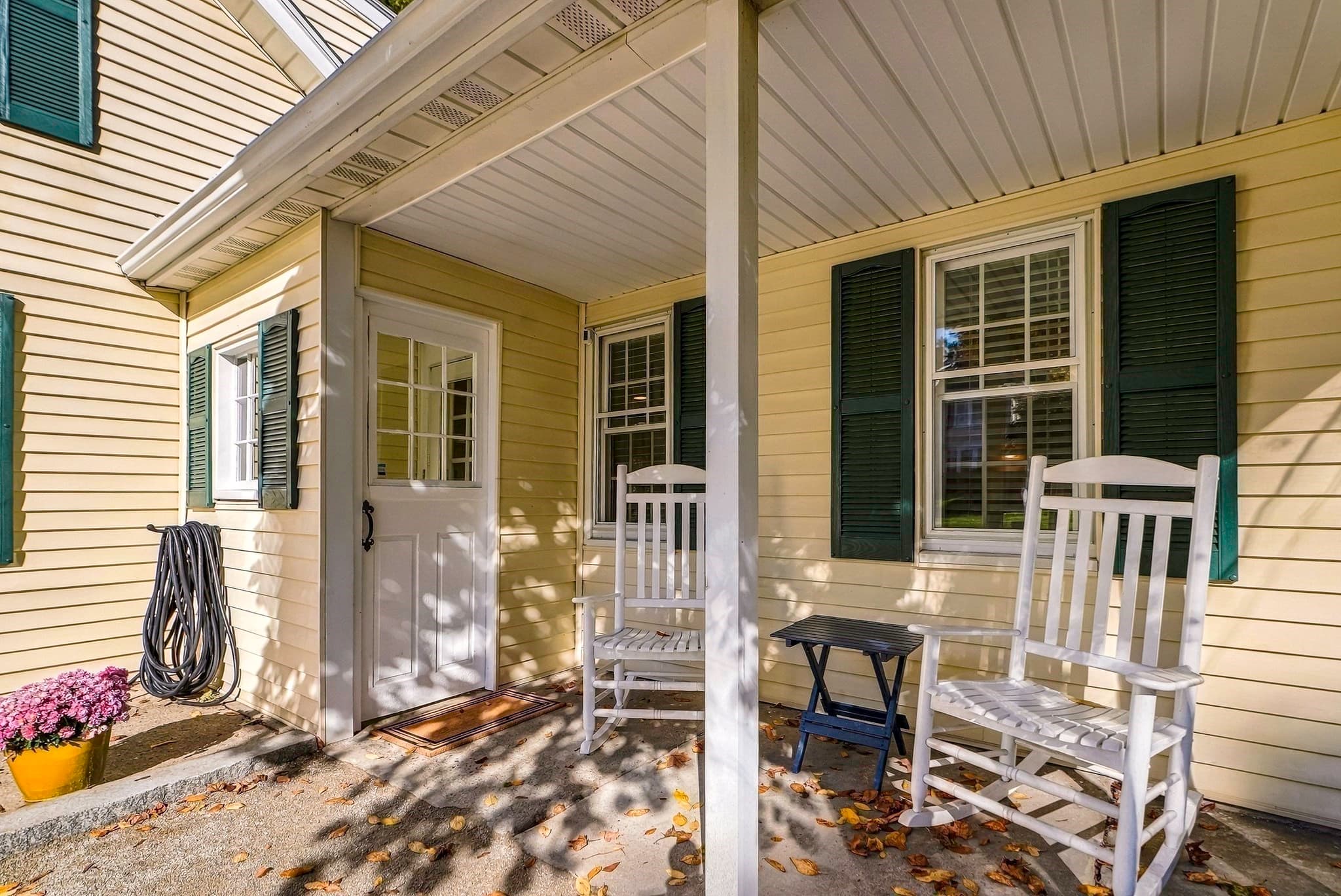 Single Family Residence at 164 Central St, Auburn MA 01501, photo 4 of 41