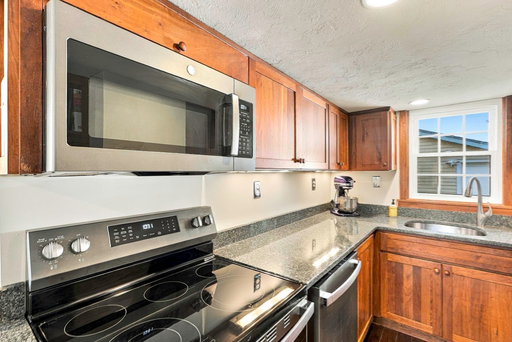 Single Family Residence at 164 Central St, Auburn MA 01501, photo 25 of 41