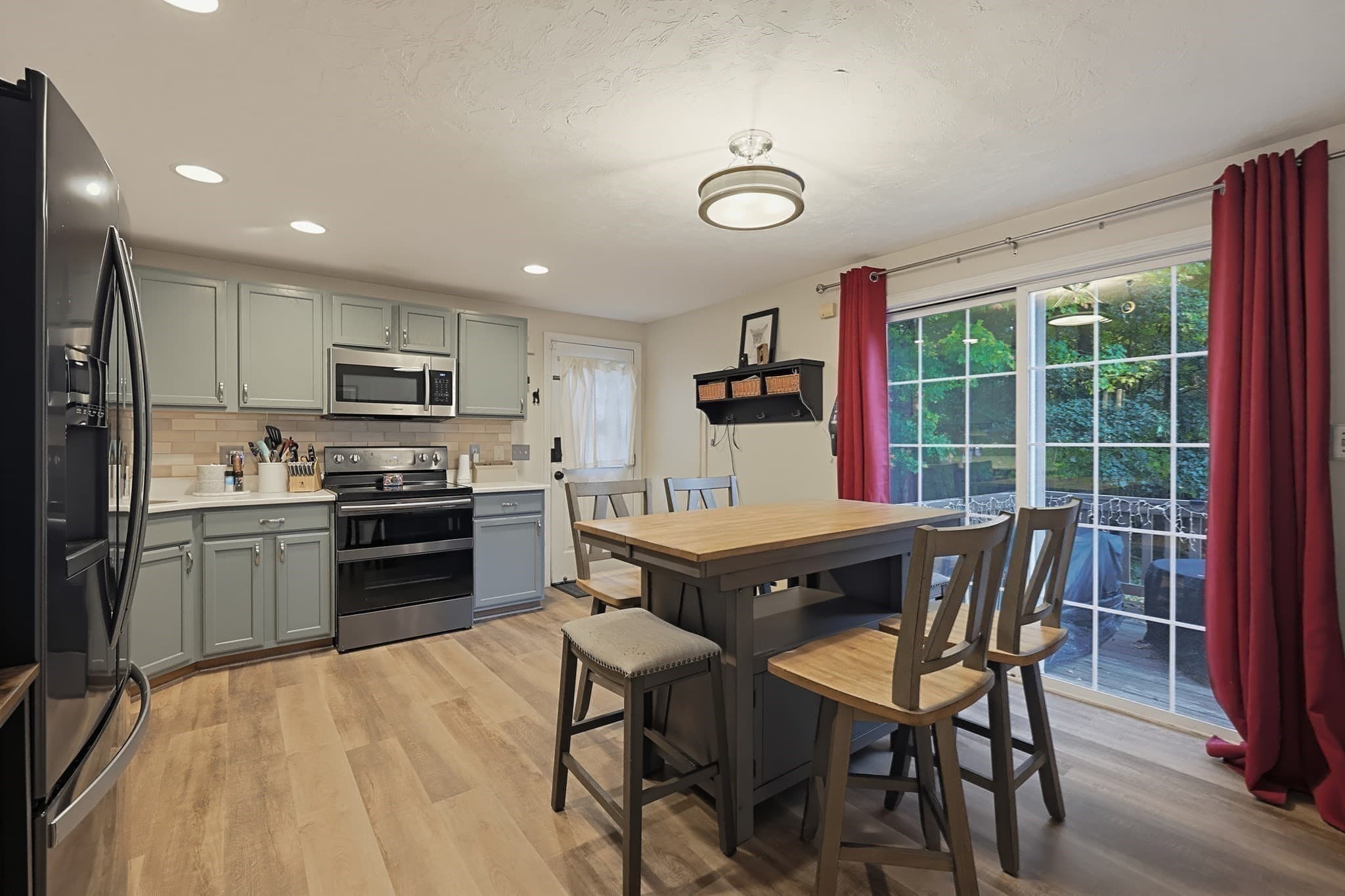 Condominium at 55 Nevins Rd # 1, Methuen MA 01844, photo 6 of 33