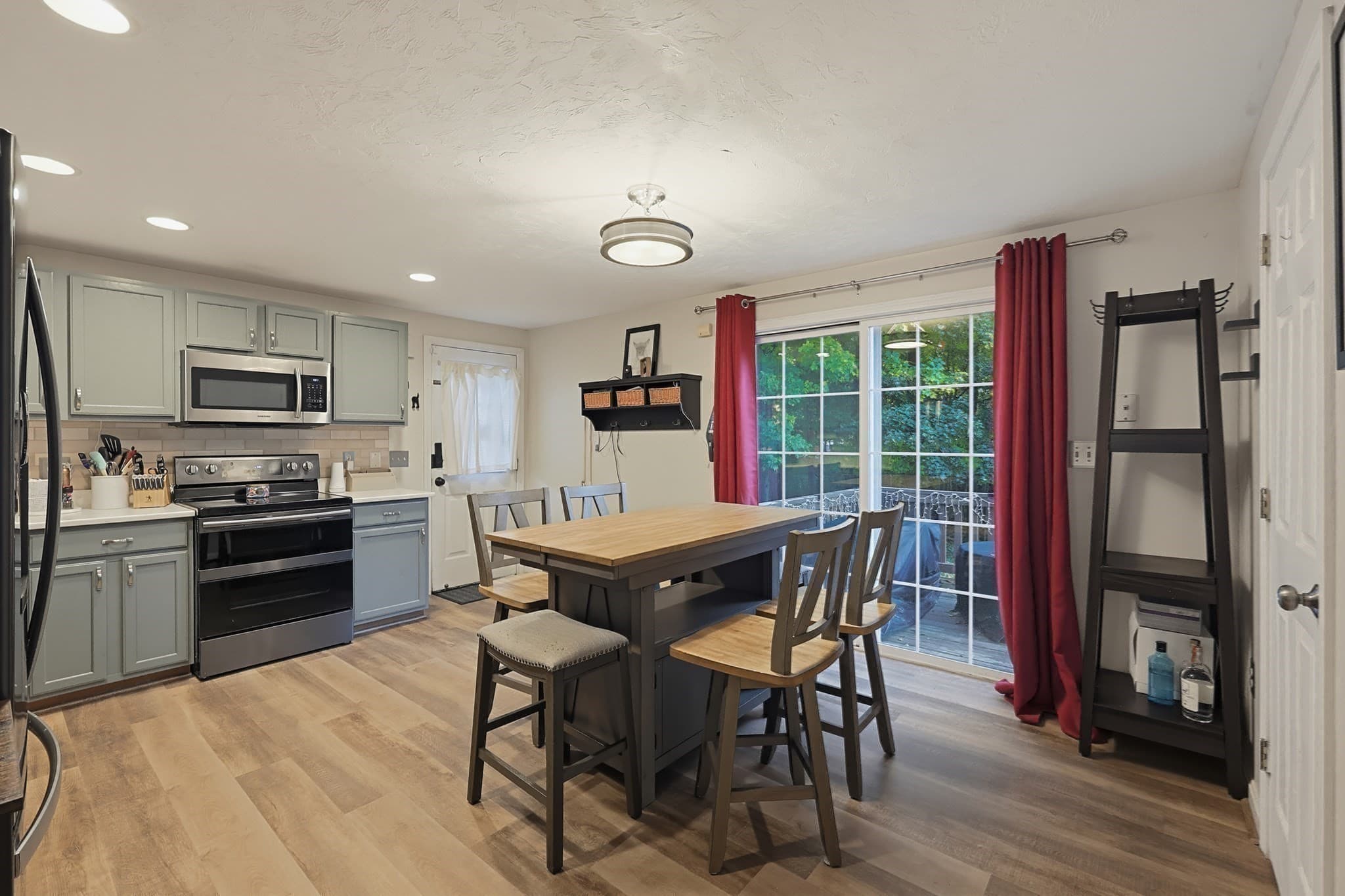 Condominium at 55 Nevins Rd # 1, Methuen MA 01844, photo 7 of 33