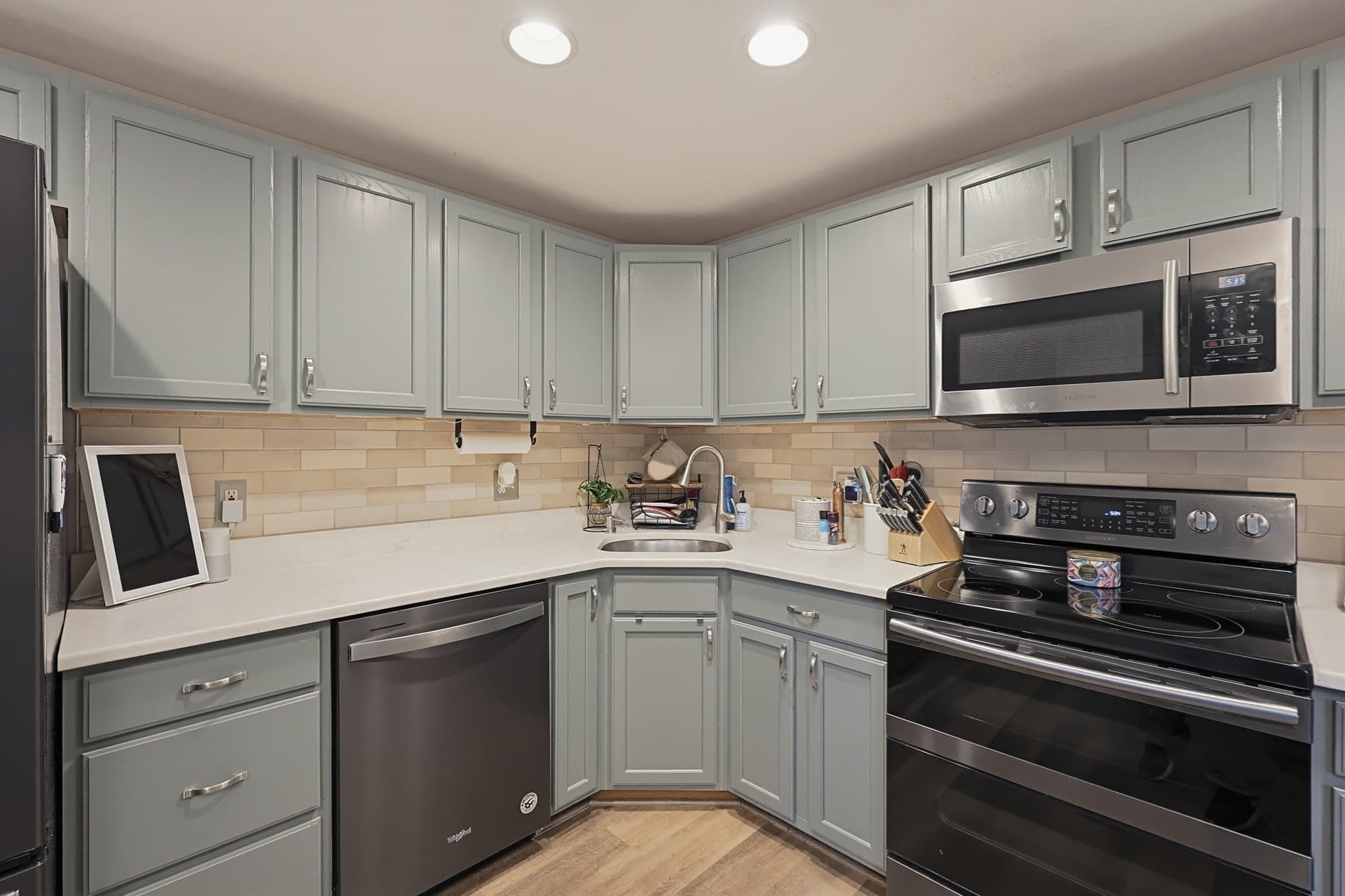 Condominium at 55 Nevins Rd # 1, Methuen MA 01844, photo 3 of 33
