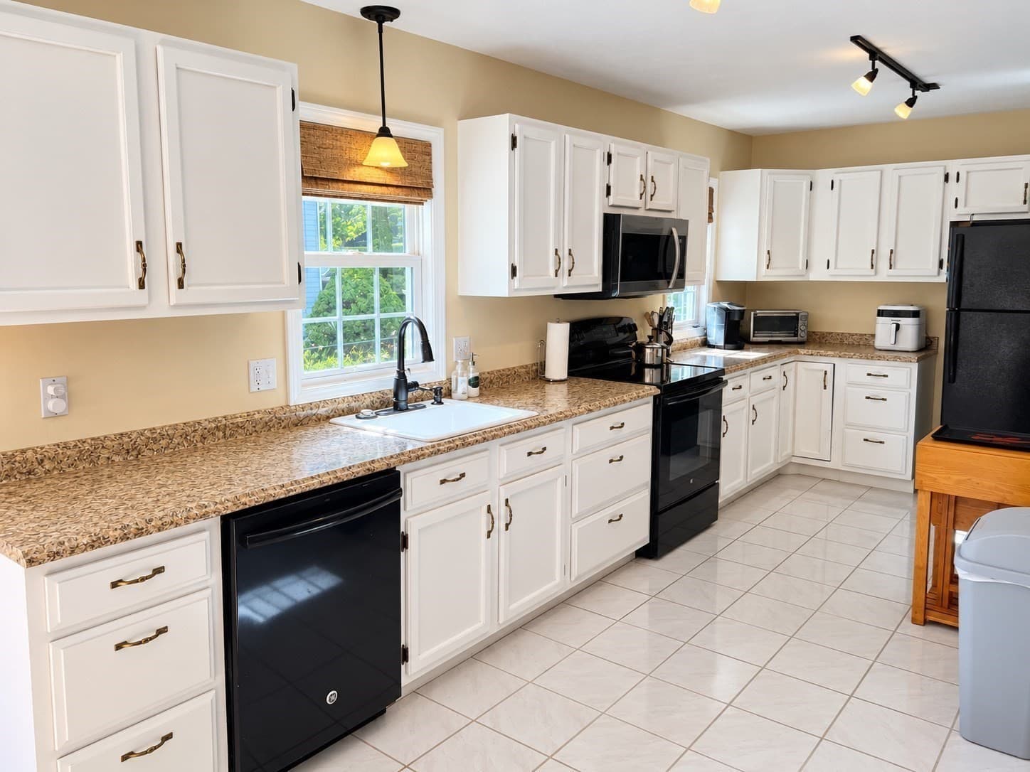 Attached (Townhouse/Rowhouse/Duplex) at 19 Kennebec # A, Worcester MA 01606, photo 7 of 15
