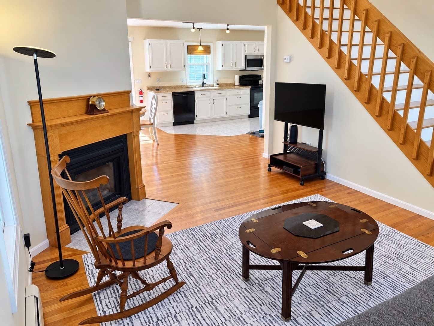 Attached (Townhouse/Rowhouse/Duplex) at 19 Kennebec # A, Worcester MA 01606, photo 3 of 15