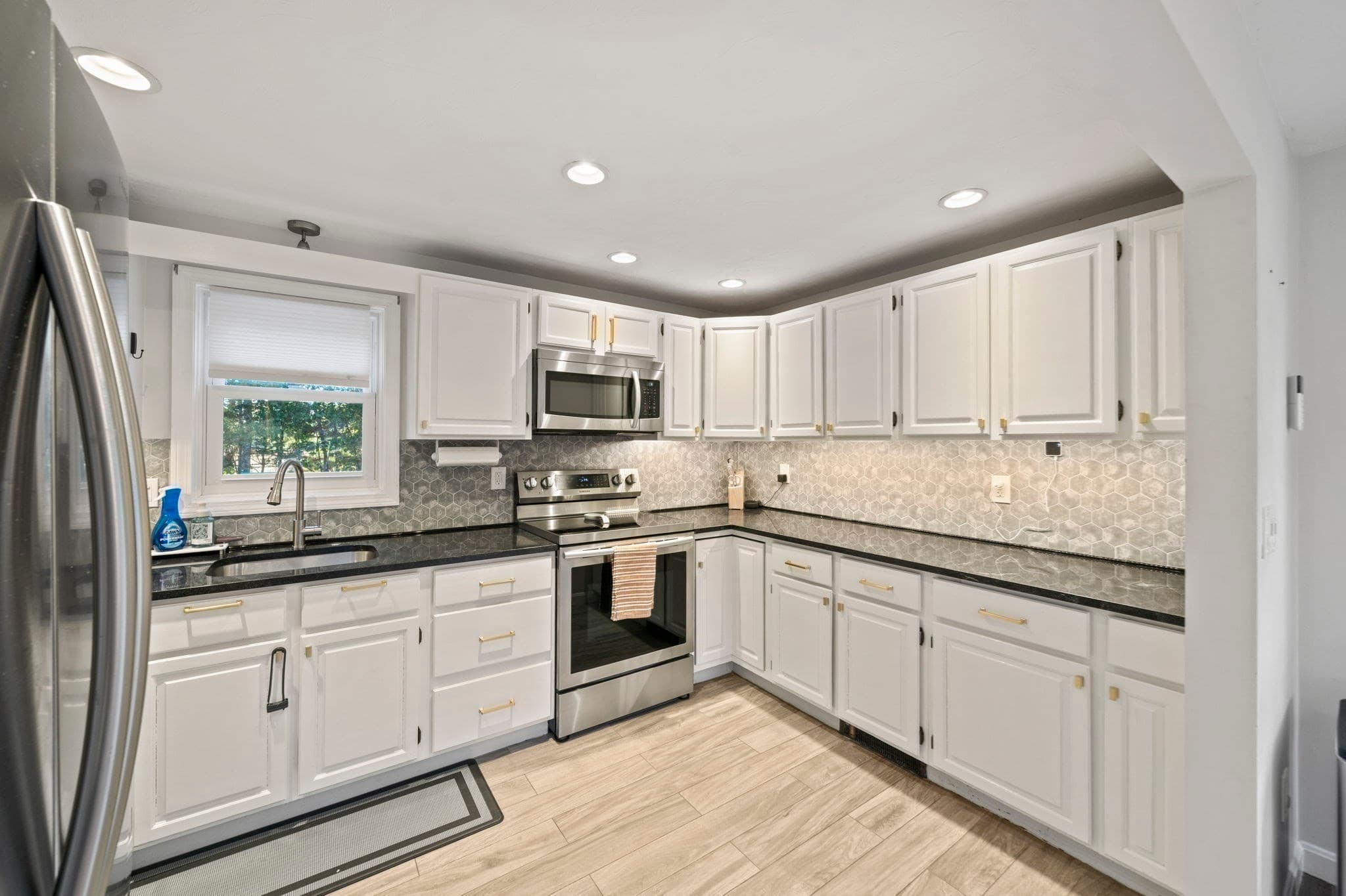Single Family Residence at 10 Spectacle Pond Terrace, Wareham MA 02538, photo 6 of 38