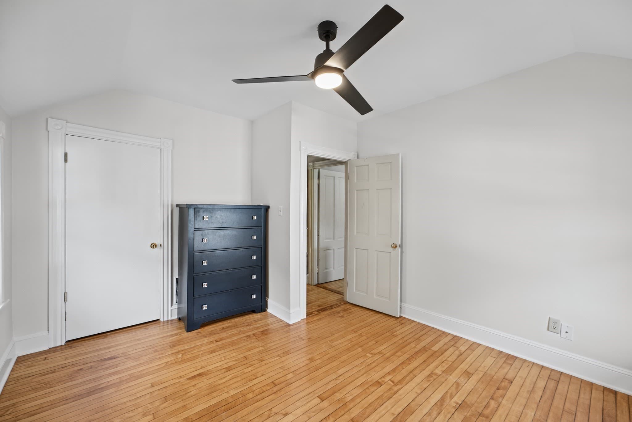 Single Family Residence at 194 Clinton St, New Bedford MA 02740, photo 23 of 33