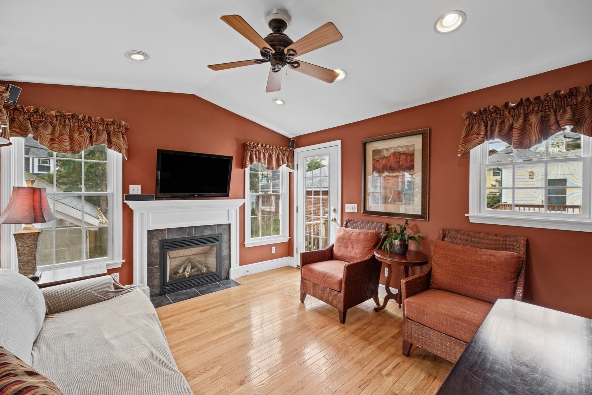 Single Family Residence at 194 Clinton St, New Bedford MA 02740, photo 14 of 33