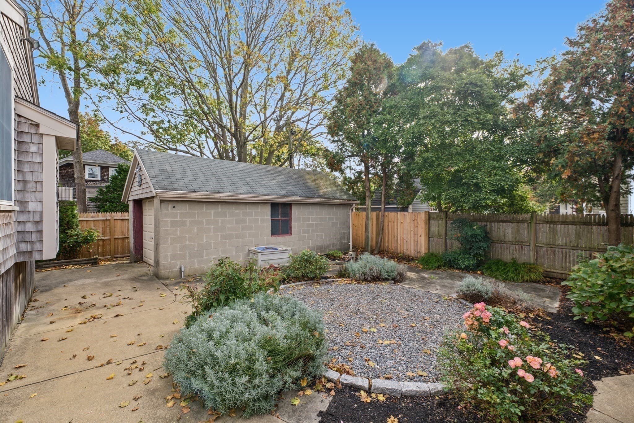 Single Family Residence at 194 Clinton St, New Bedford MA 02740, photo 31 of 33