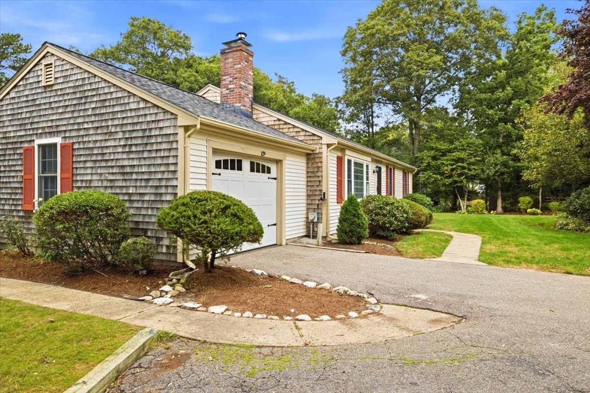 Single Family Residence at 21 Oxford Rd, Sandwich MA 02537, photo 5 of 40