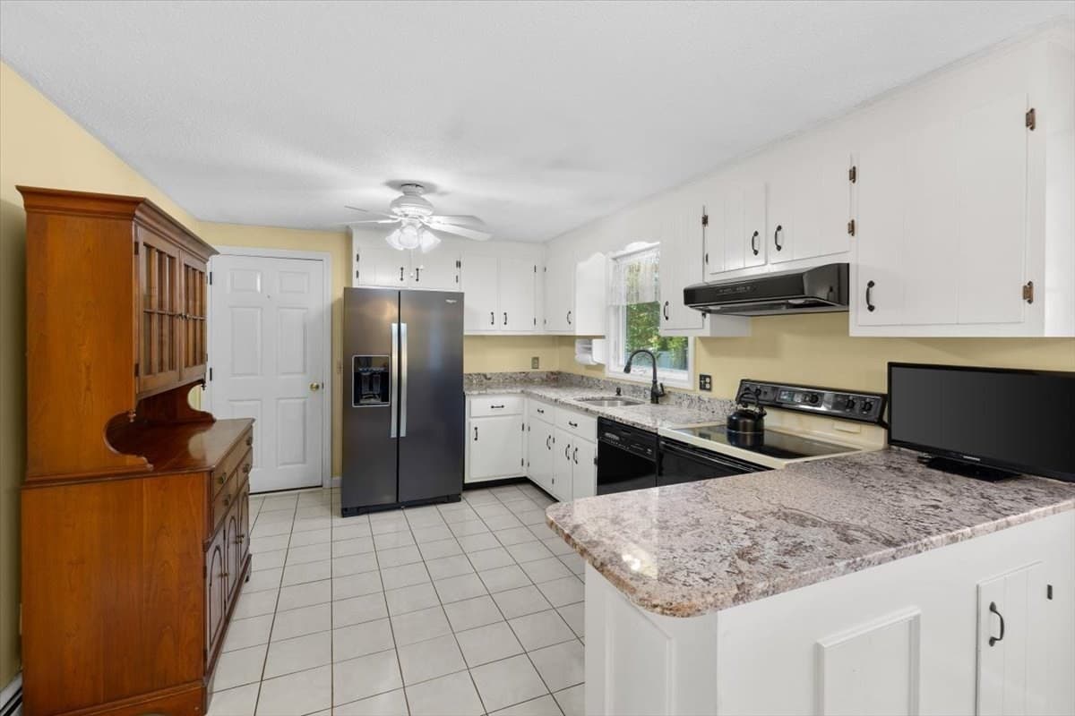 Single Family Residence at 21 Oxford Rd, Sandwich MA 02537, photo 11 of 40