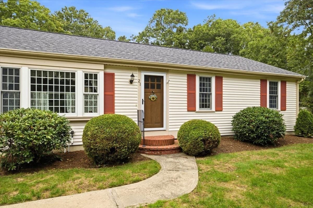 Single Family Residence at 21 Oxford Rd, Sandwich MA 02537, photo 4 of 40
