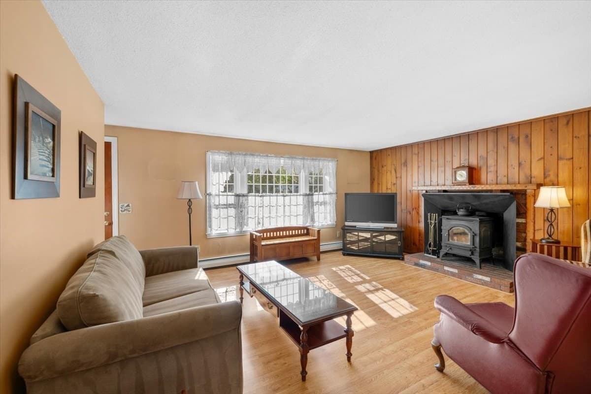 Single Family Residence at 21 Oxford Rd, Sandwich MA 02537, photo 8 of 40