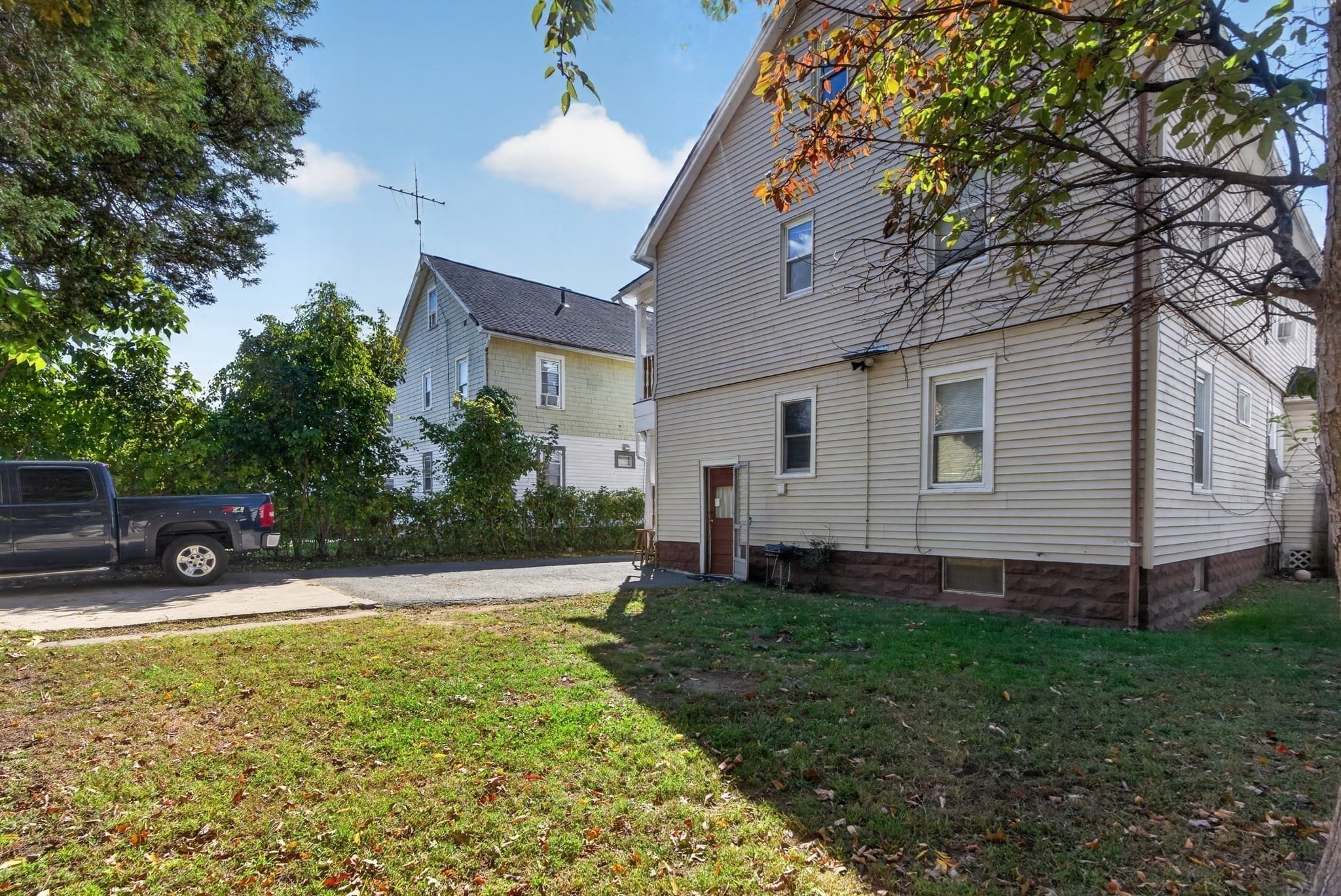 Multi Family at 101-103 Draper St, Springfield MA 01108, photo 32 of 33