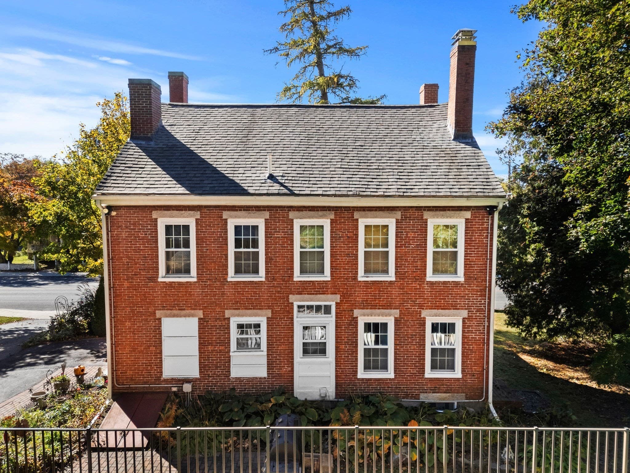 Single Family Residence at 663 Main Street, Haverhill MA 01830, photo 6 of 42