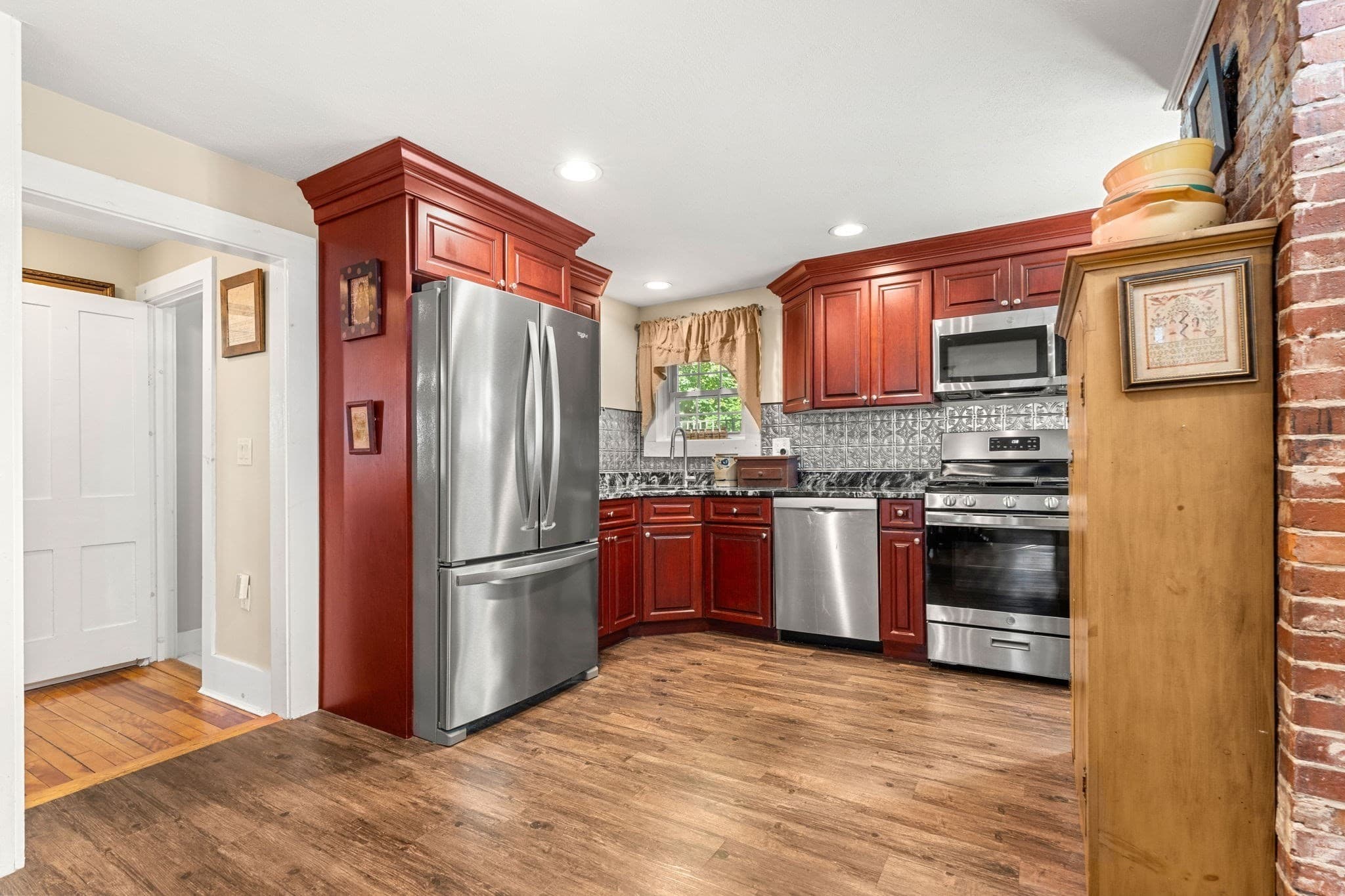 Single Family Residence at 663 Main Street, Haverhill MA 01830, photo 13 of 42