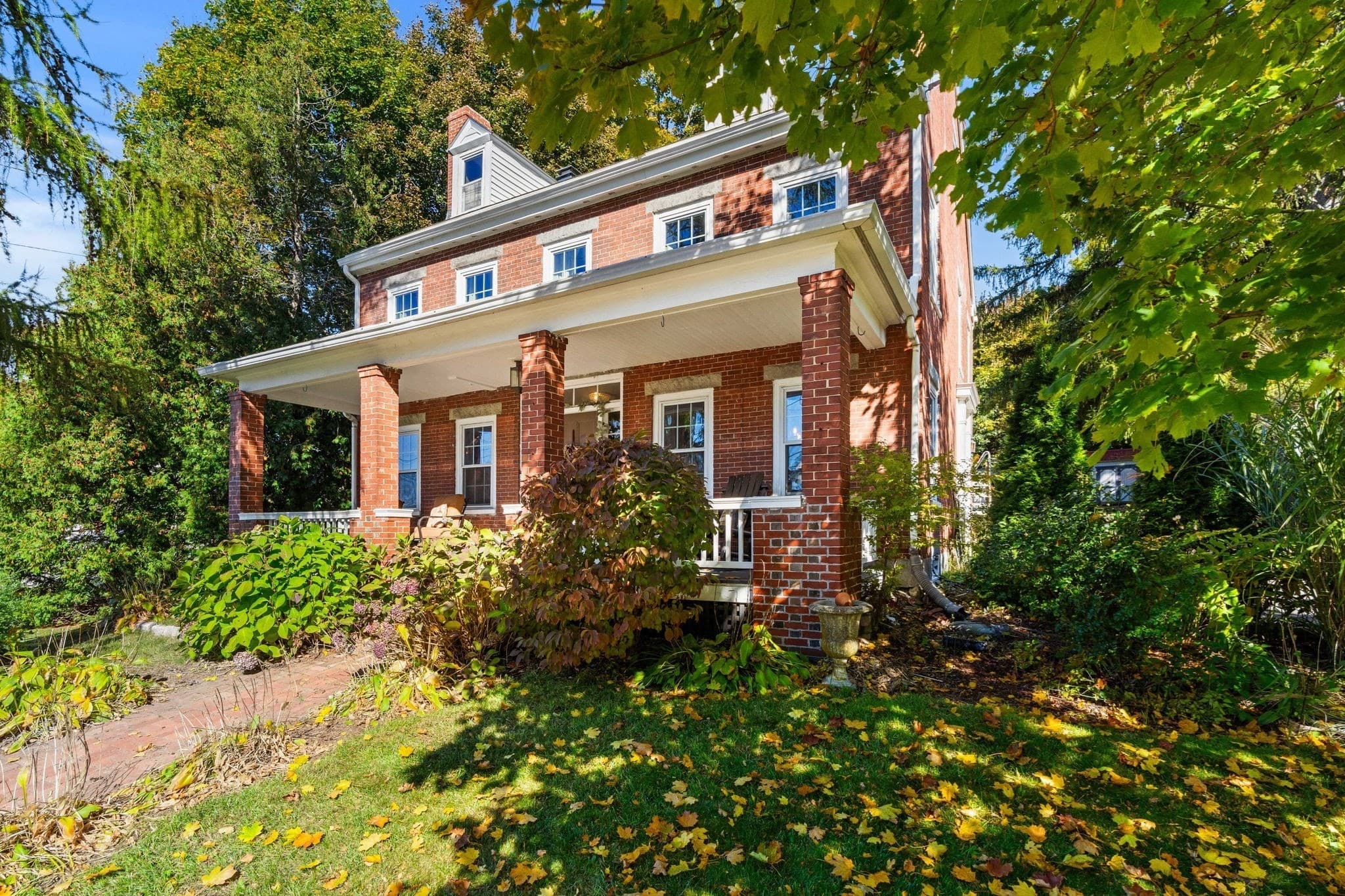 Single Family Residence at 663 Main Street, Haverhill MA 01830, photo 3 of 42