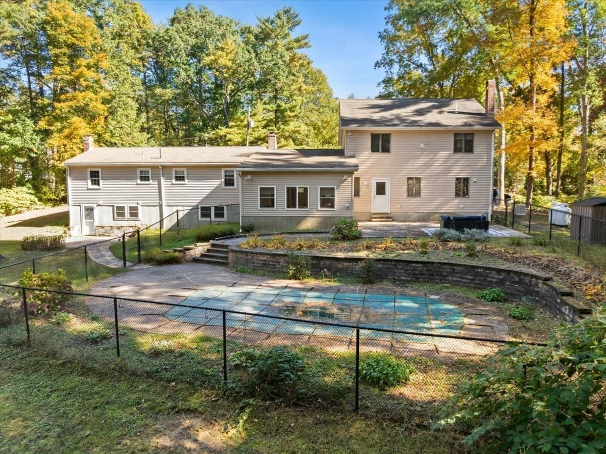 Single Family Residence at 39 Farnum Rd, Pembroke MA 02359, photo 6 of 38