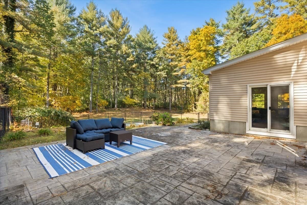 Single Family Residence at 39 Farnum Rd, Pembroke MA 02359, photo 8 of 38