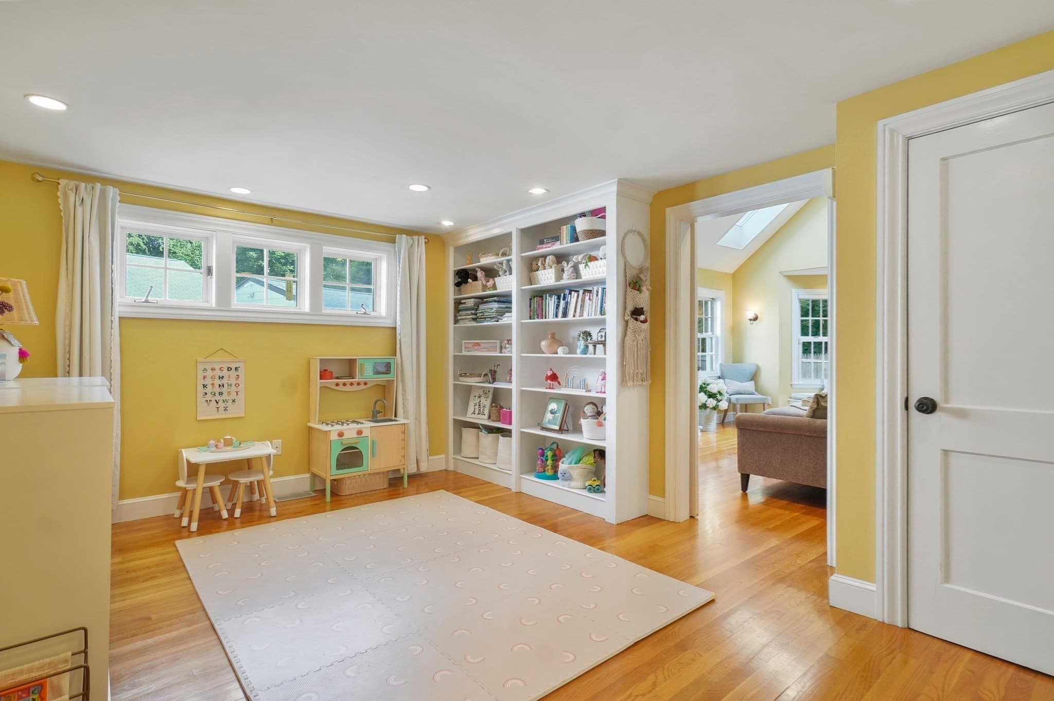 Single Family Residence at 8 Elmwood Circle, Peabody MA 01960, photo 20 of 42