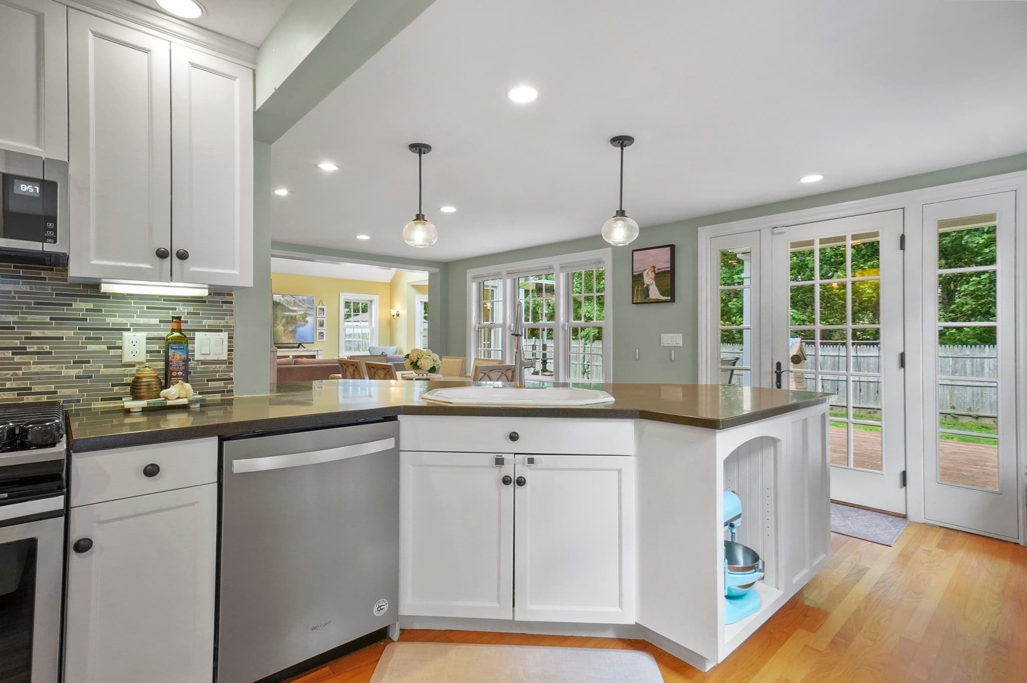 Single Family Residence at 8 Elmwood Circle, Peabody MA 01960, photo 11 of 42