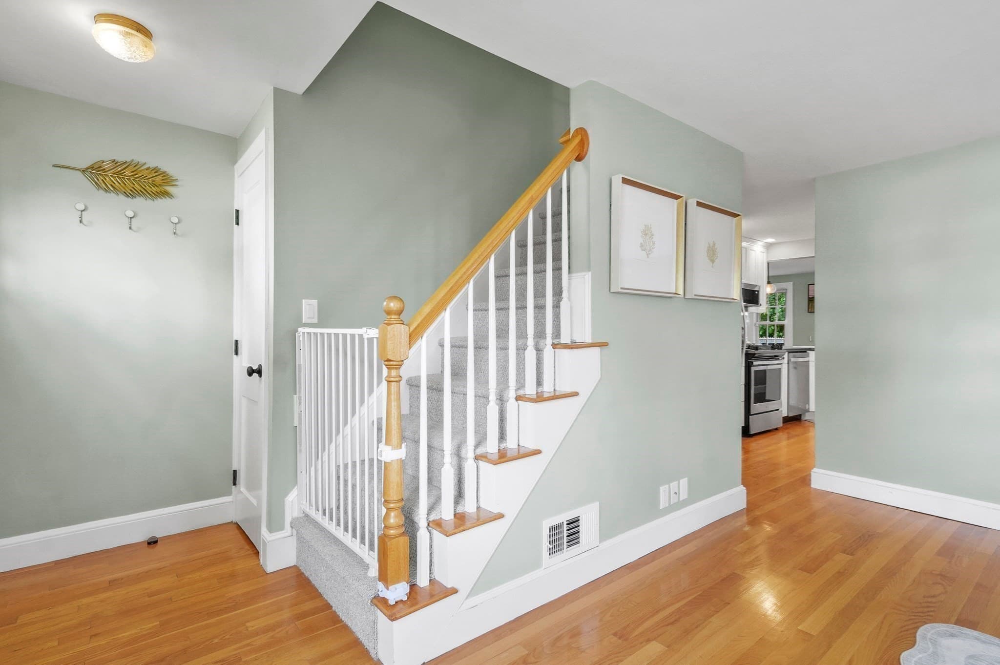 Single Family Residence at 8 Elmwood Circle, Peabody MA 01960, photo 4 of 42