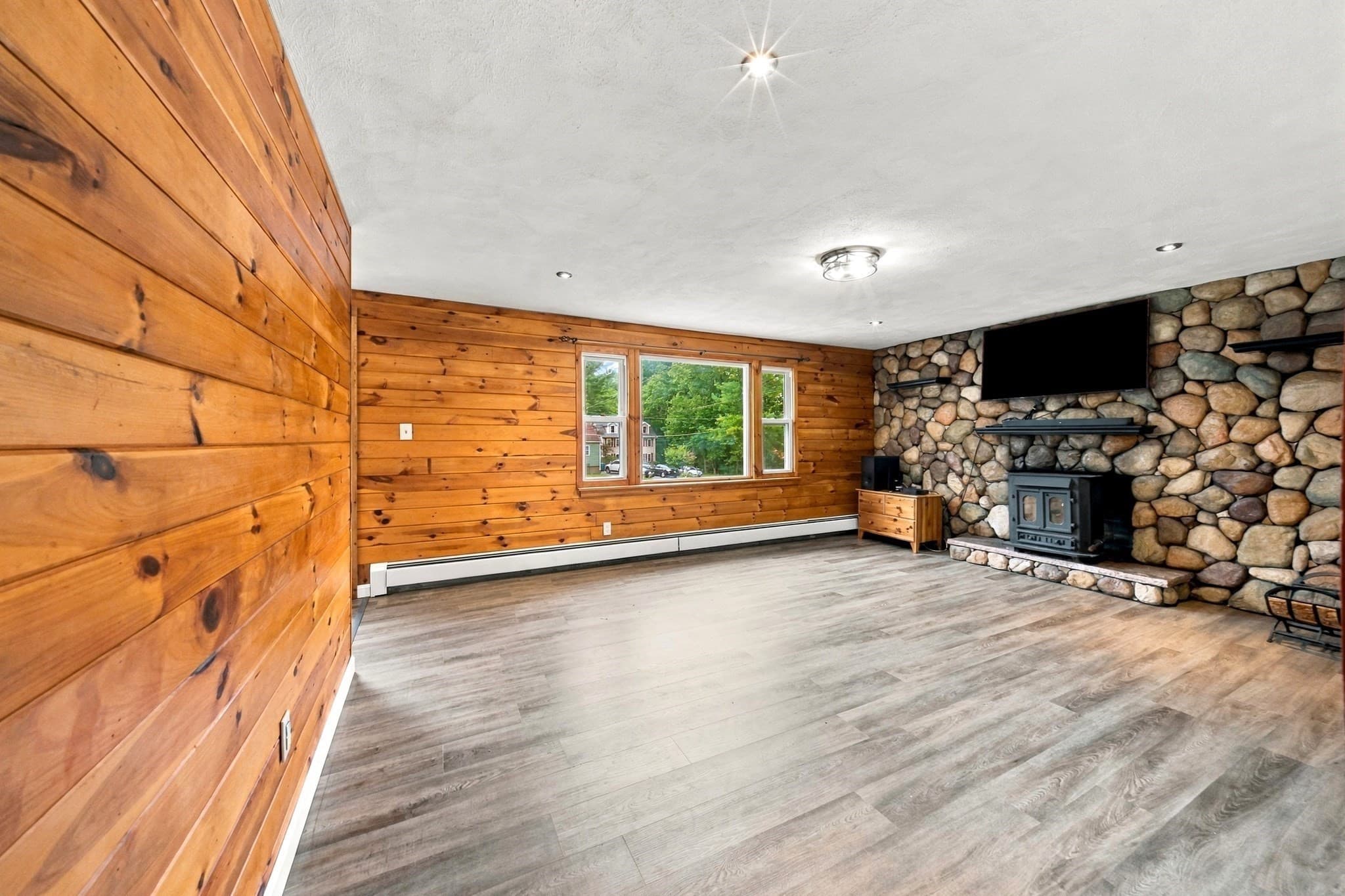 Single Family Residence at 51 Queensland Rd, Billerica MA 01862, photo 10 of 37