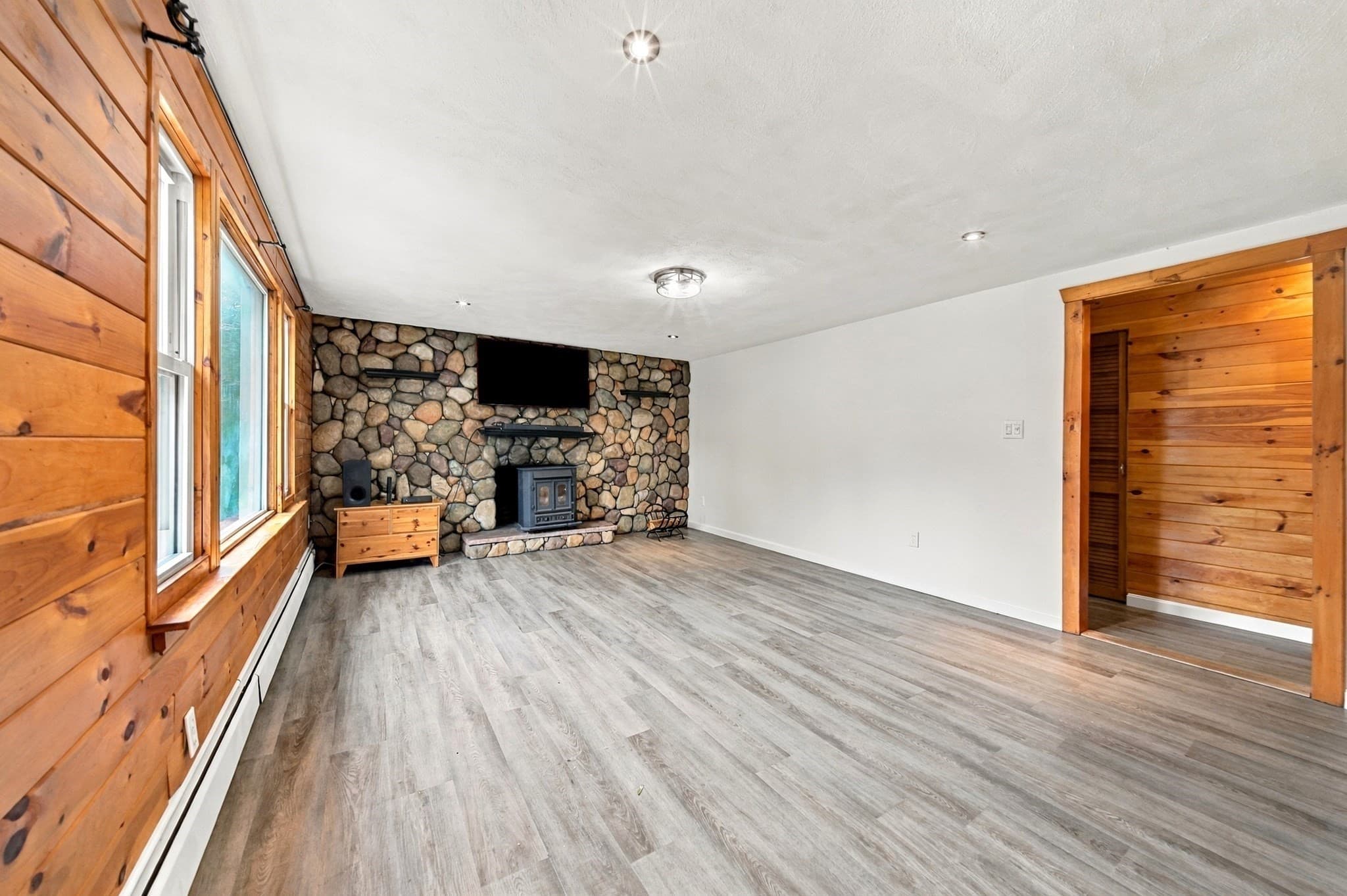 Single Family Residence at 51 Queensland Rd, Billerica MA 01862, photo 11 of 37