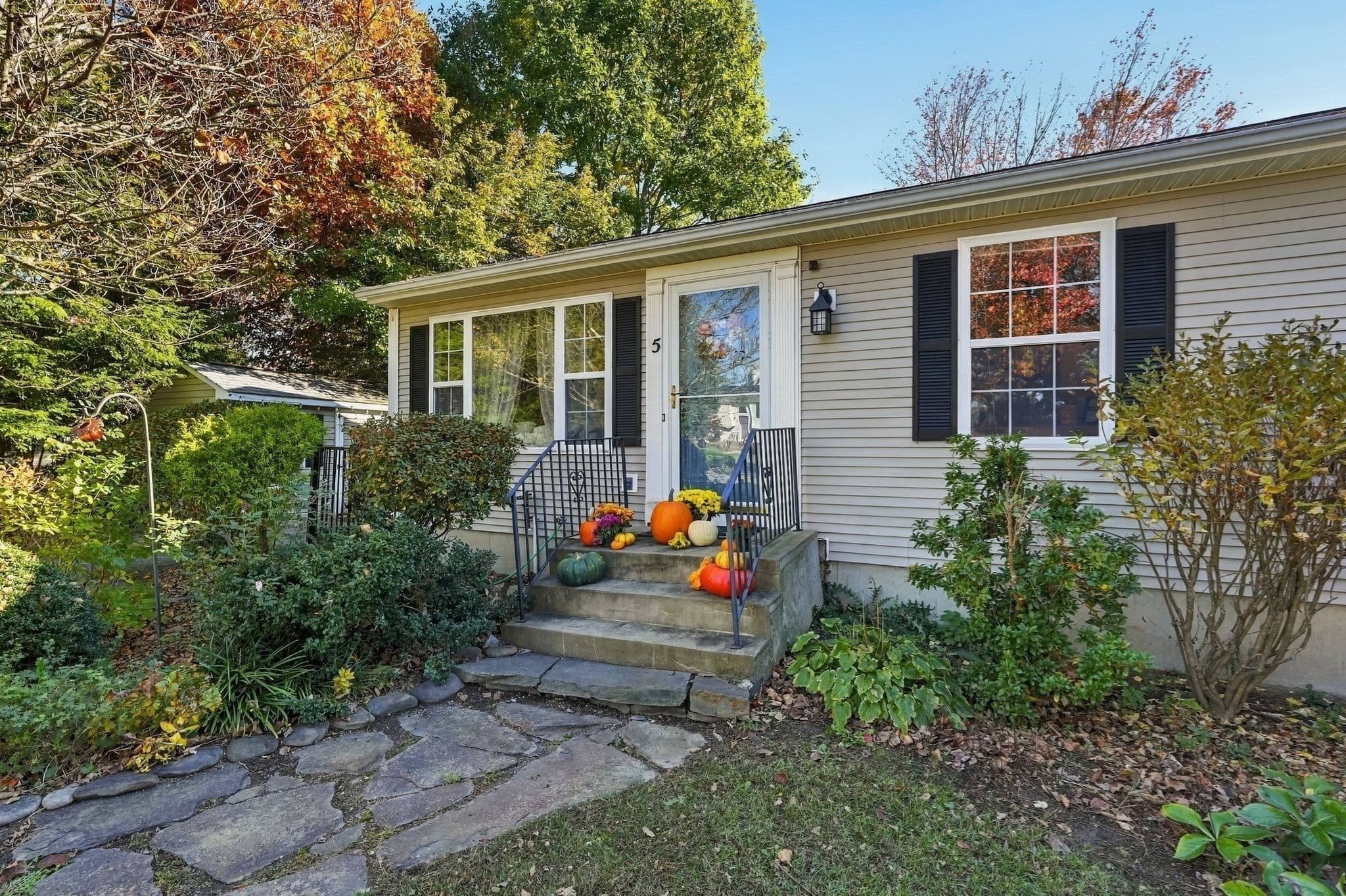 Single Family Residence at 5 Maxine Cir, Easthampton MA 01027, photo 2 of 42