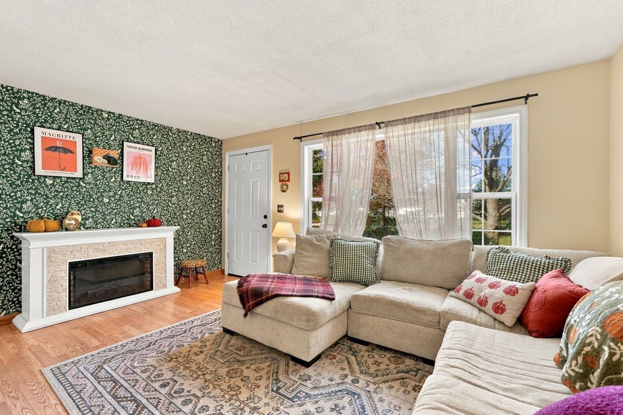 Single Family Residence at 5 Maxine Cir, Easthampton MA 01027, photo 7 of 42