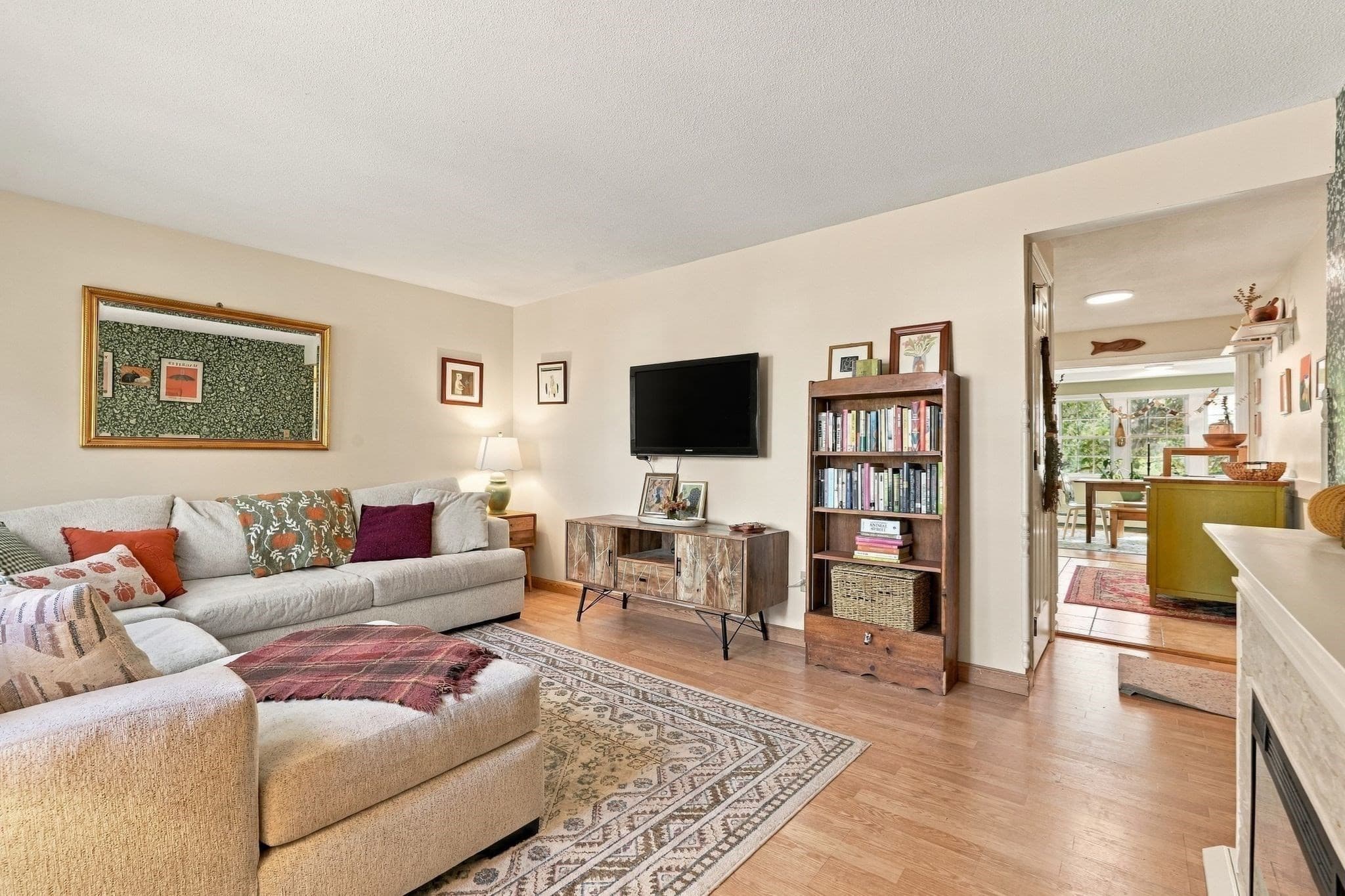 Single Family Residence at 5 Maxine Cir, Easthampton MA 01027, photo 5 of 42