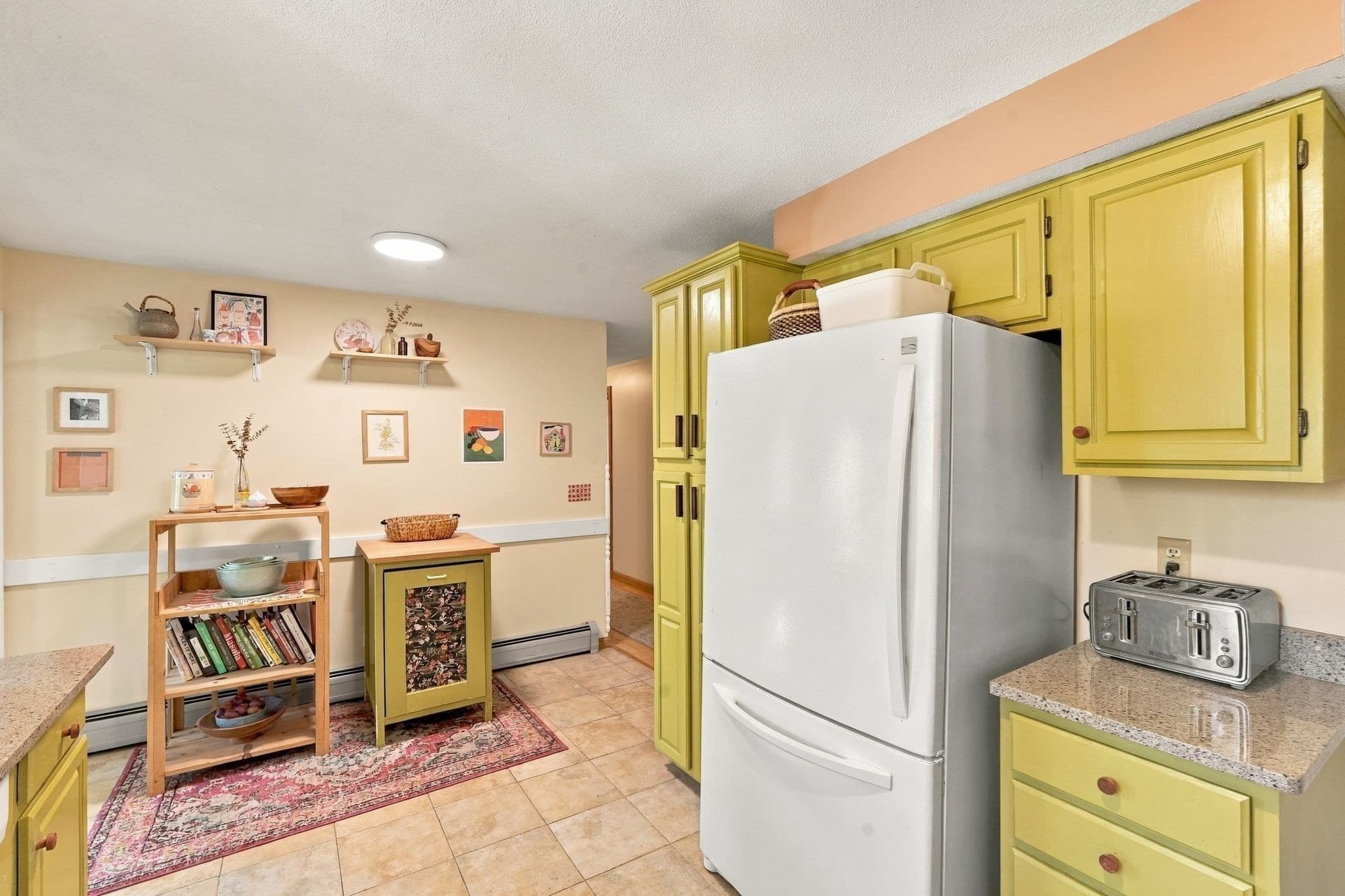Single Family Residence at 5 Maxine Cir, Easthampton MA 01027, photo 9 of 42