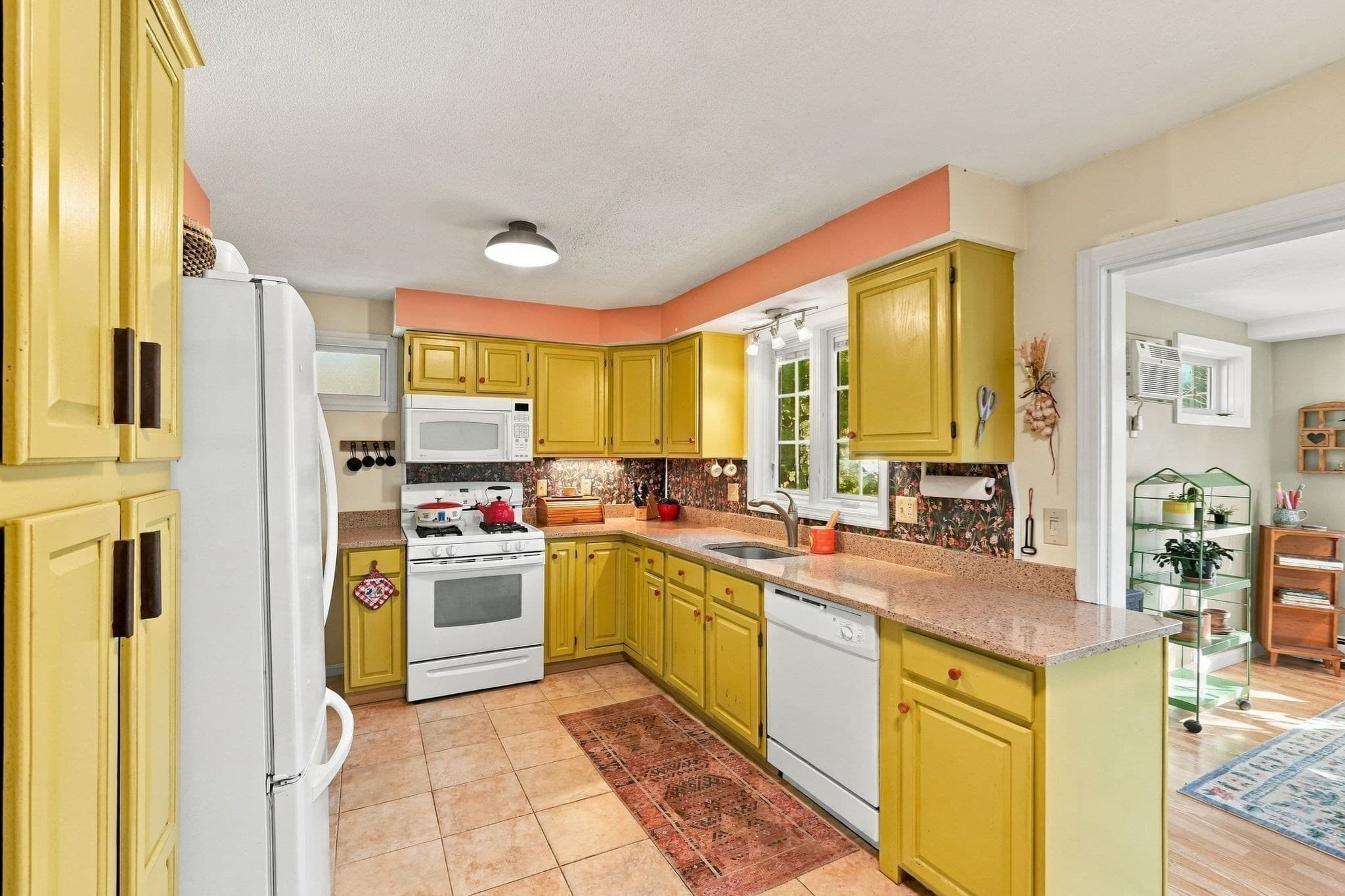 Single Family Residence at 5 Maxine Cir, Easthampton MA 01027, photo 11 of 42