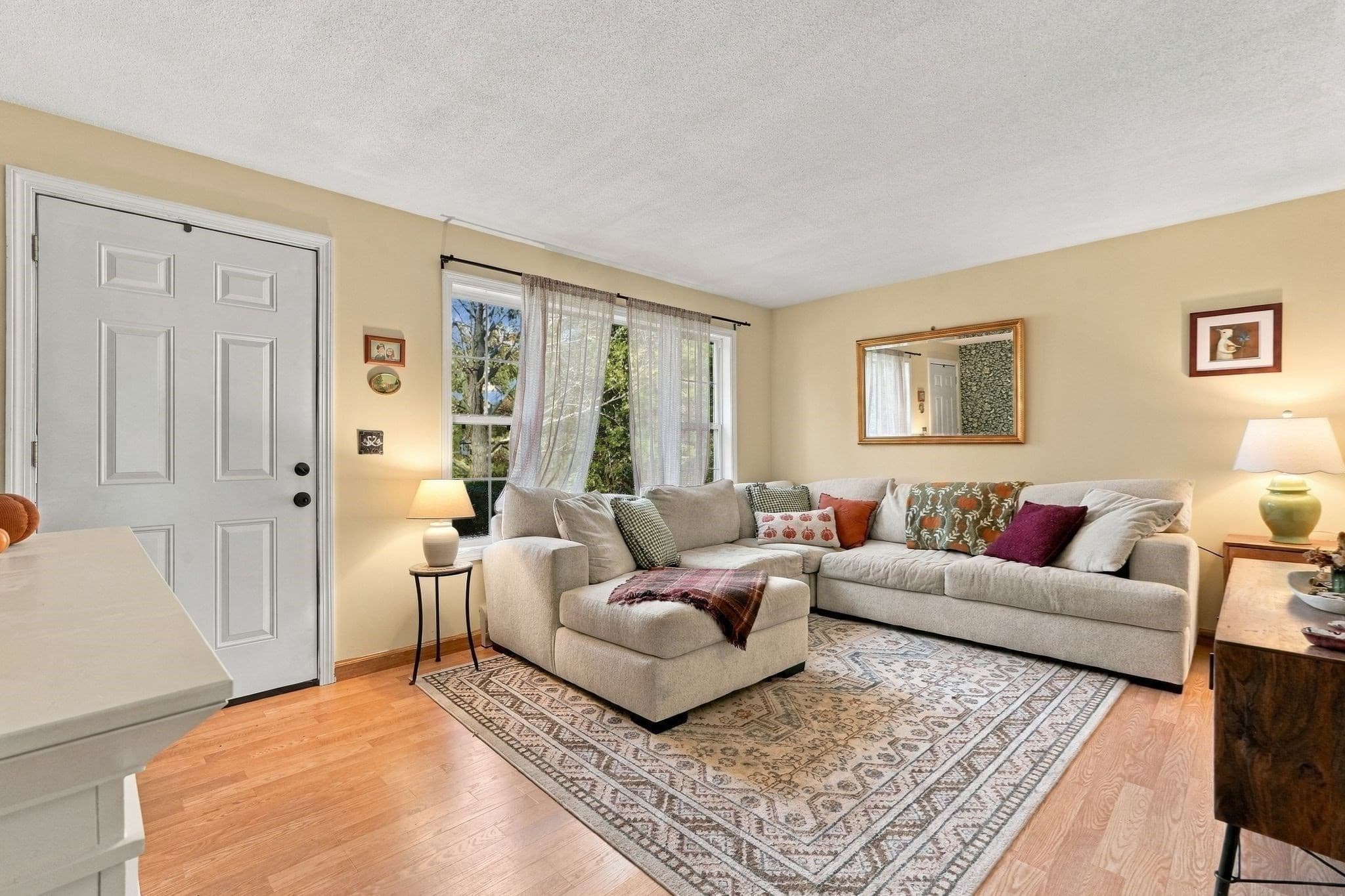 Single Family Residence at 5 Maxine Cir, Easthampton MA 01027, photo 4 of 42