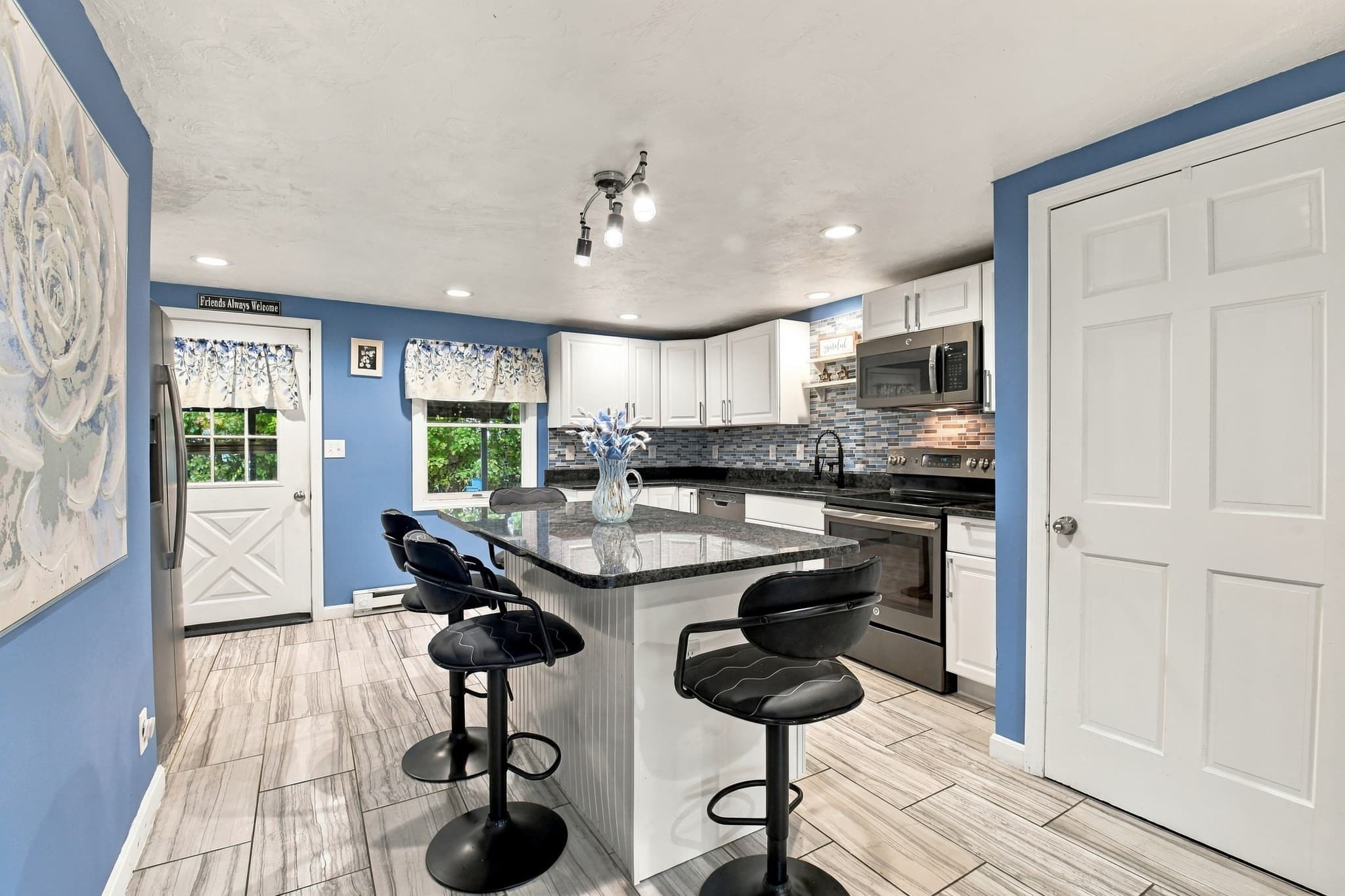 Single Family Residence at 184-186 Ash St, Gardner MA 01440, photo 10 of 38